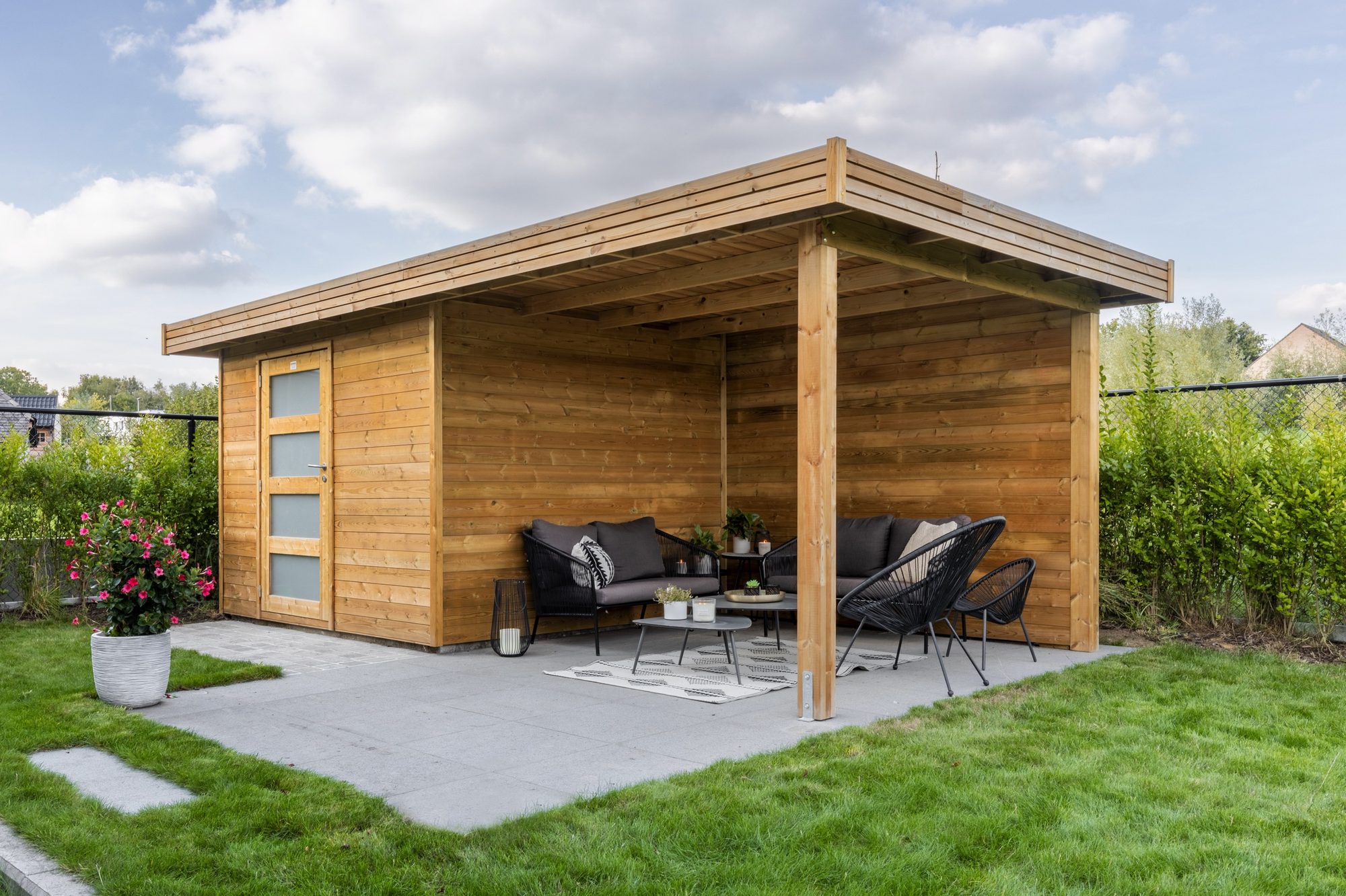 Tuinhuis met overkapping