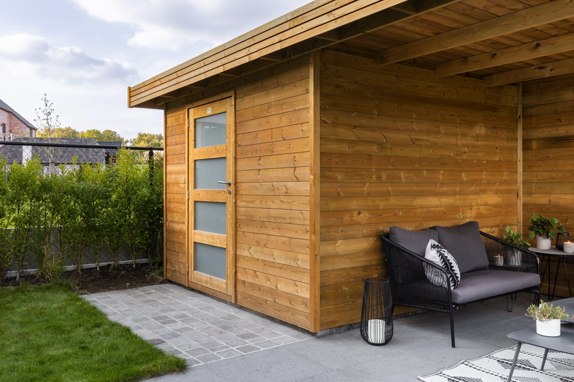 Houten tuinberging met oversteek