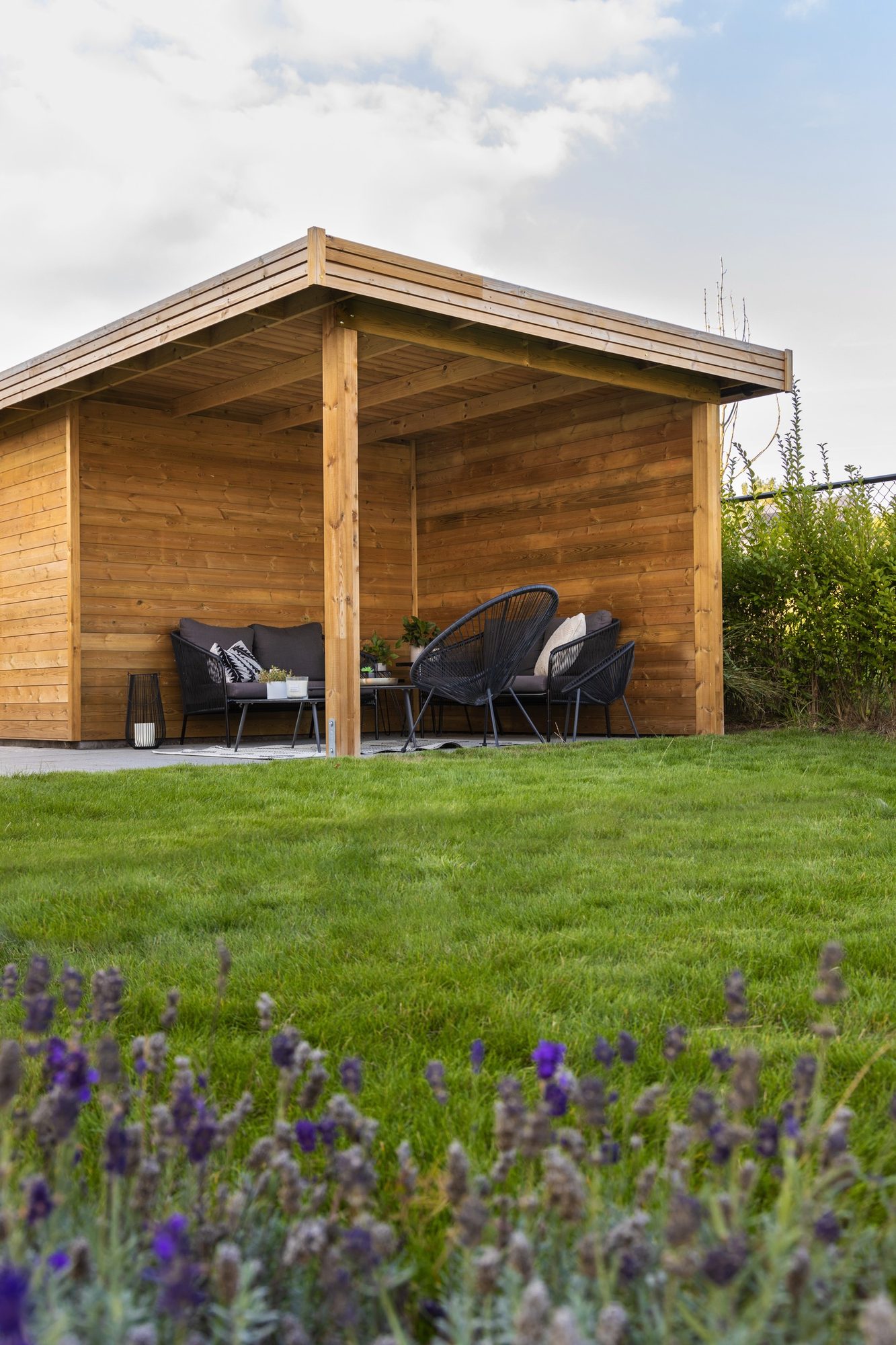 Tuinhuis met overkapping