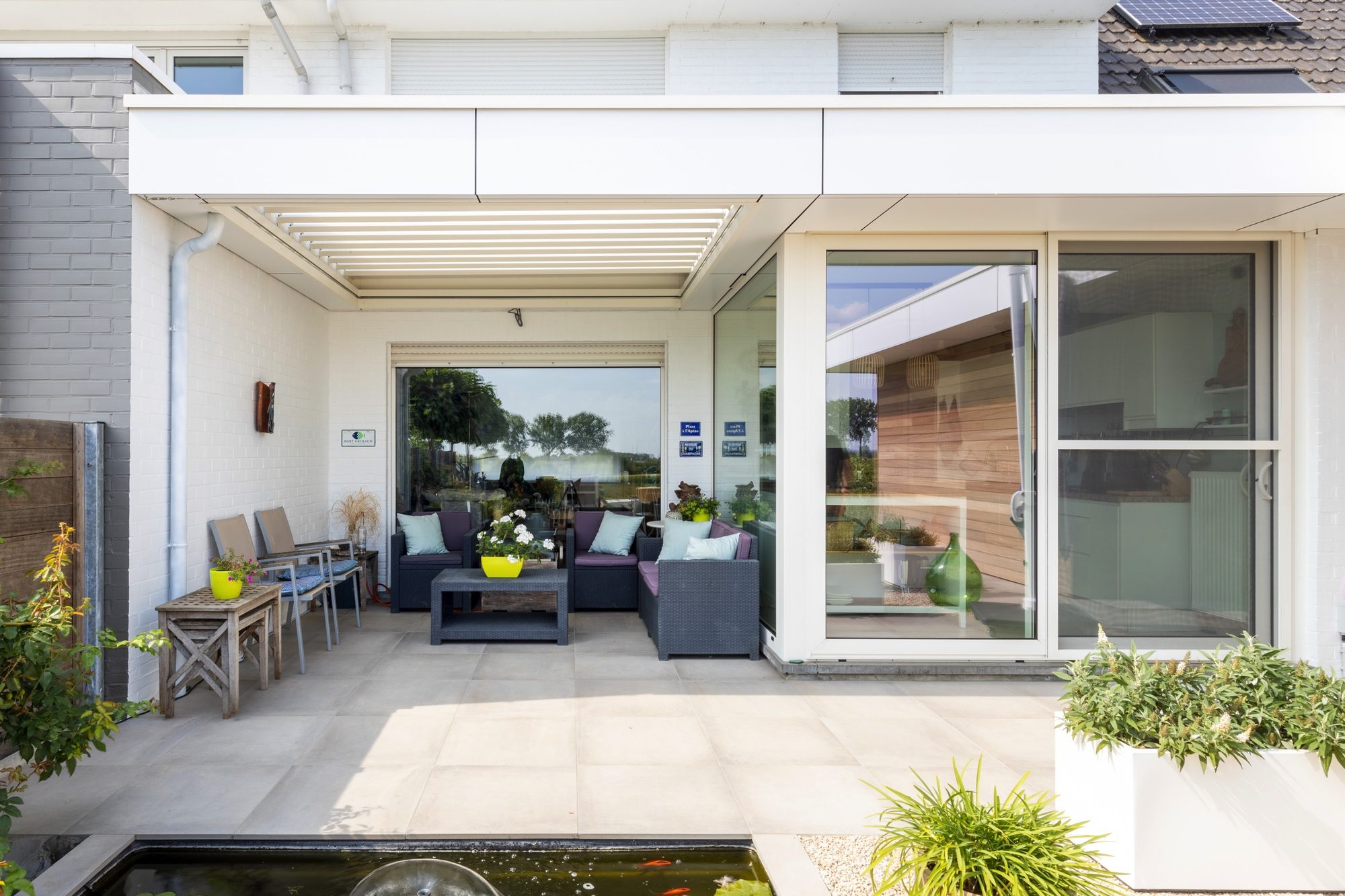 Annexe avec pergola avec toit à lames