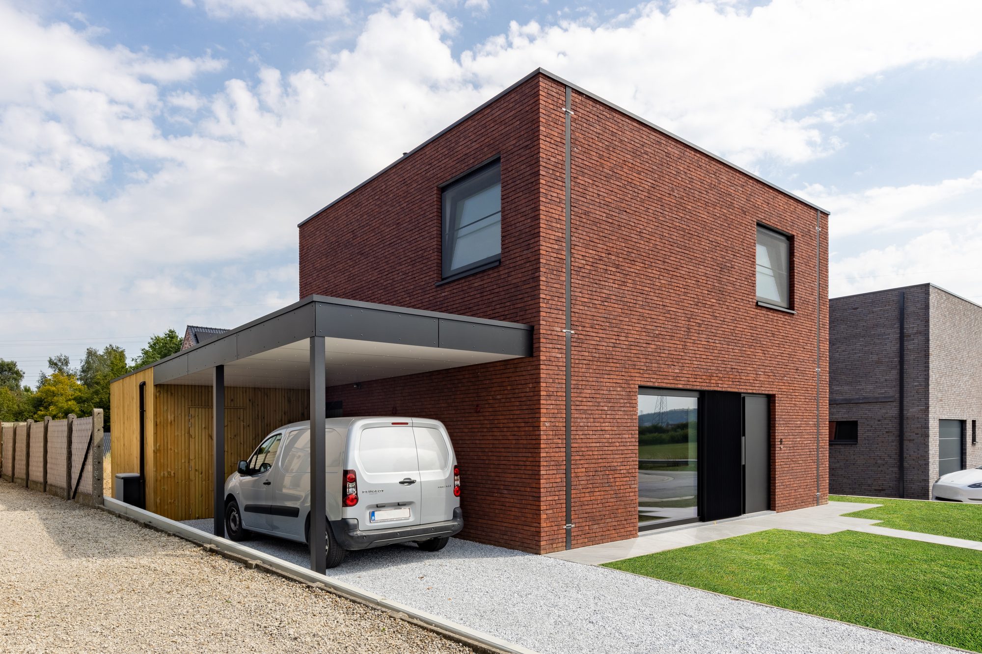 Carport adossé avec débarras