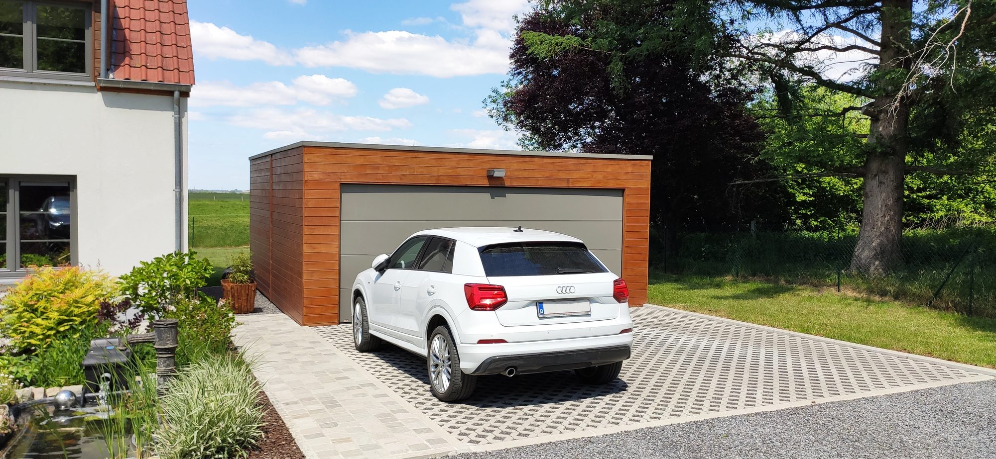 Garage avec porte sectionnelle