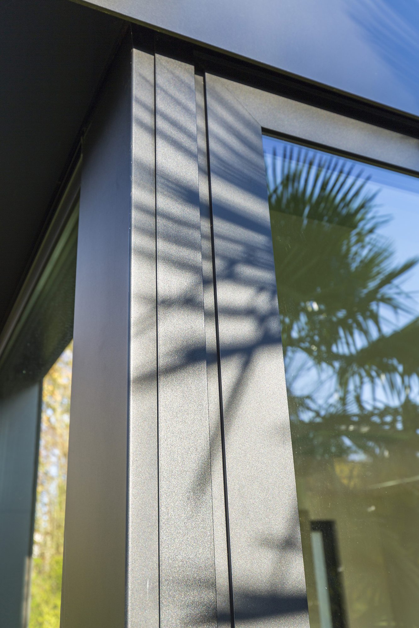 Detail aluminium ramen uitbouw