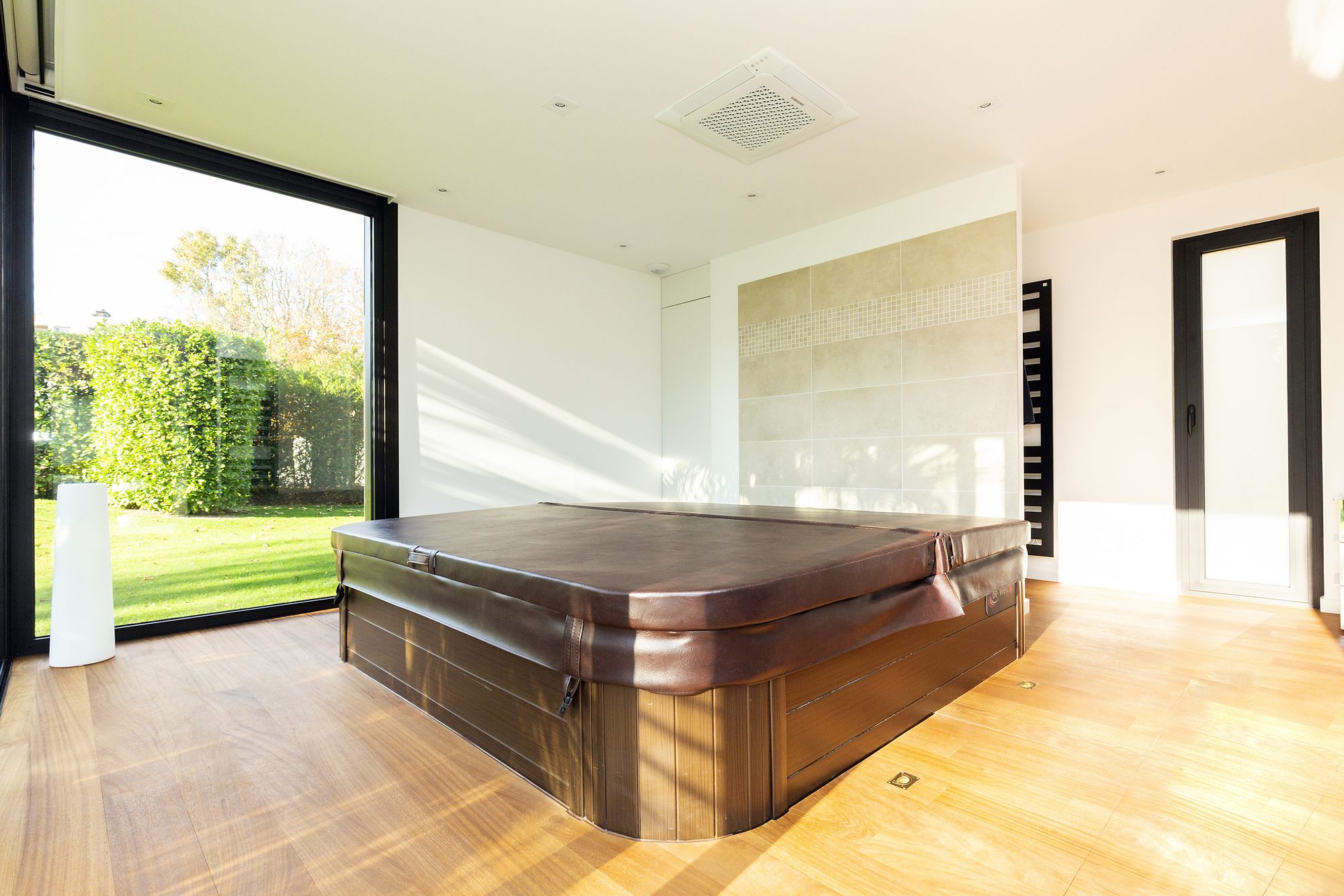 Uitbouw met jacuzzi