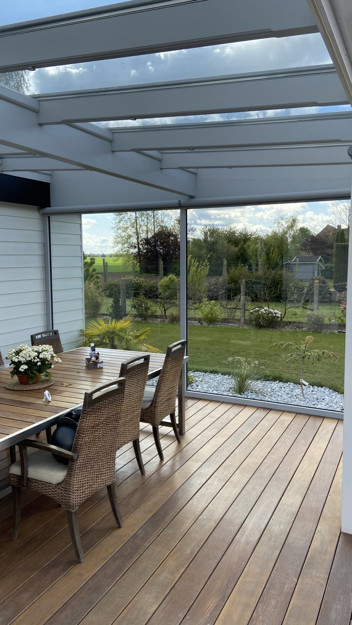 Pergola avec toiture en verre