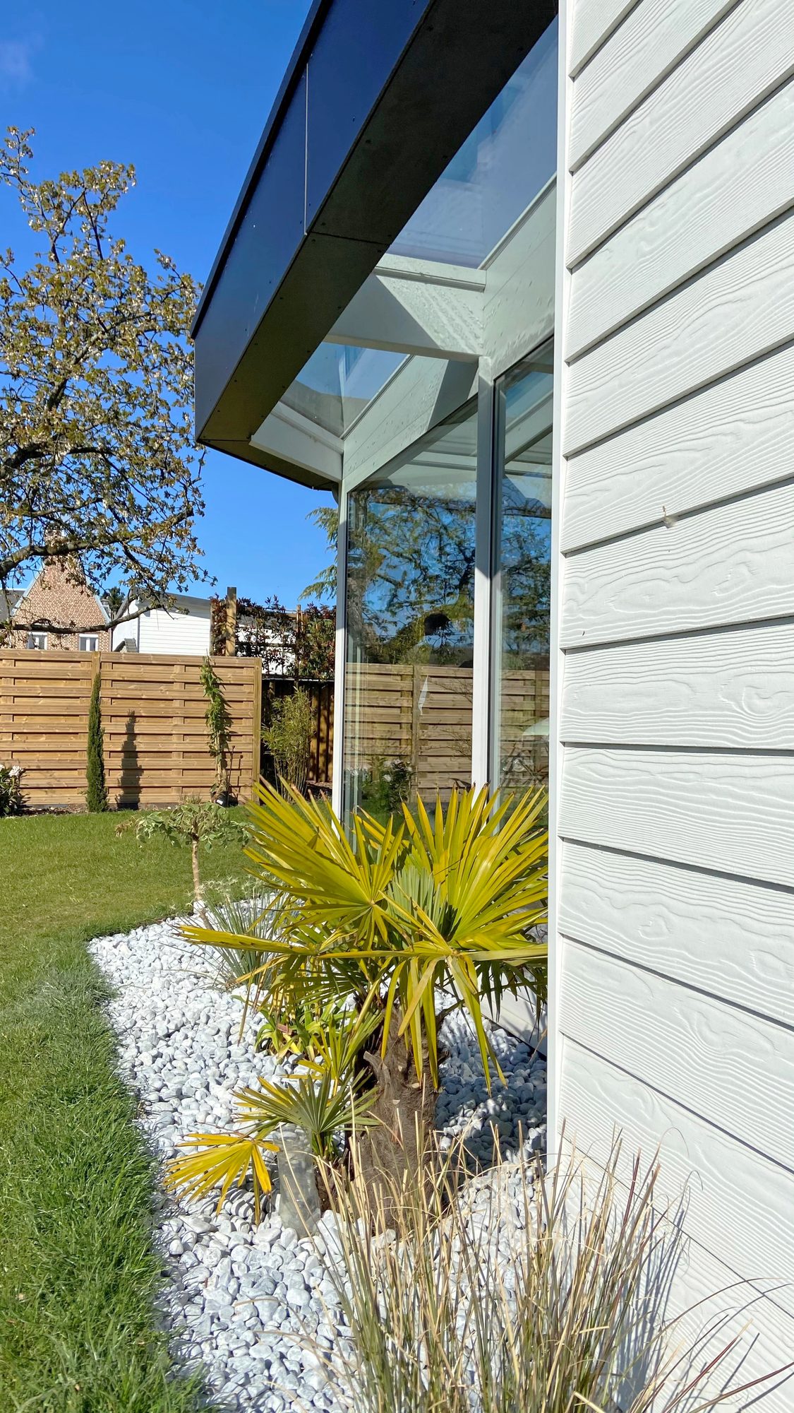 Véranda moderne avec alu, bois et Trespa