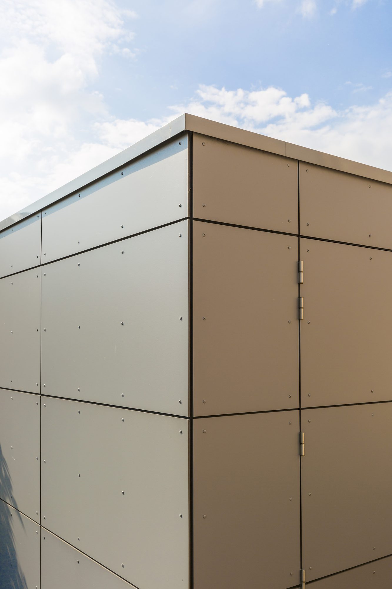 Aluminium dakomlijsting van moderne Trespa carport