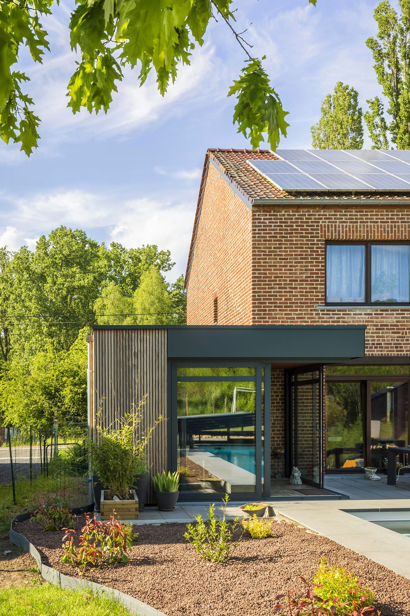 Villa Véranda Moderne en Aluminium, Trespa et bois Afrormosia