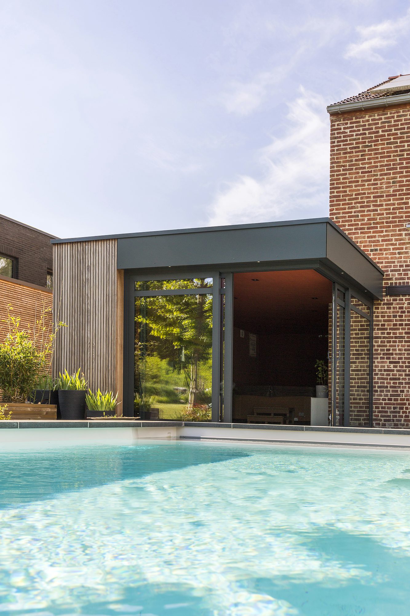Véranda Moderne en Aluminium, Trespa et Bois