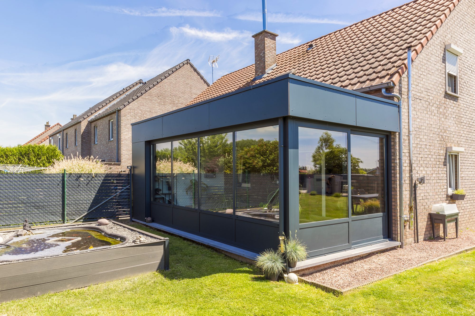 Woonuitbreiding met aluminium en Trespa