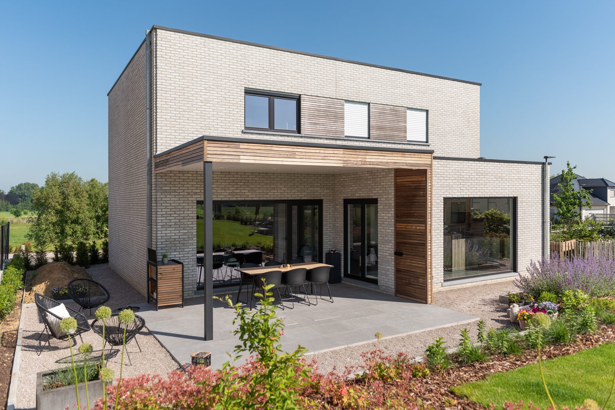 Pergola moderne en padouk et trespa
