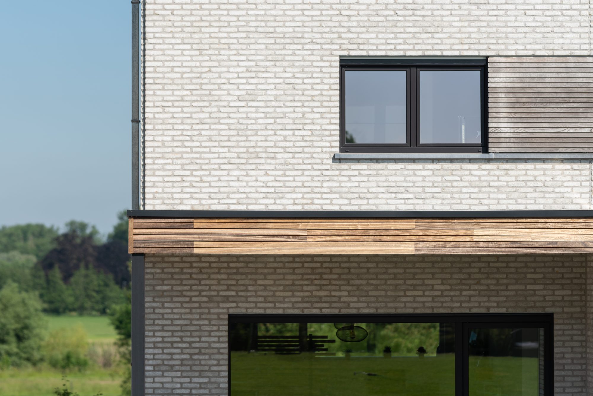 Détail bandeau de toiture d'une pergola en bois