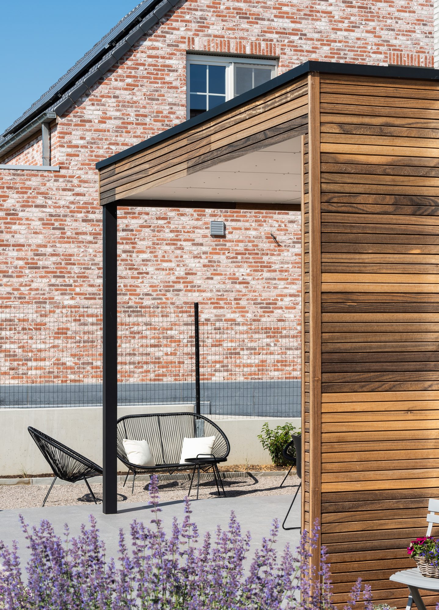 Pergola en bois padouk, poteau en alu et plafond en Trespa