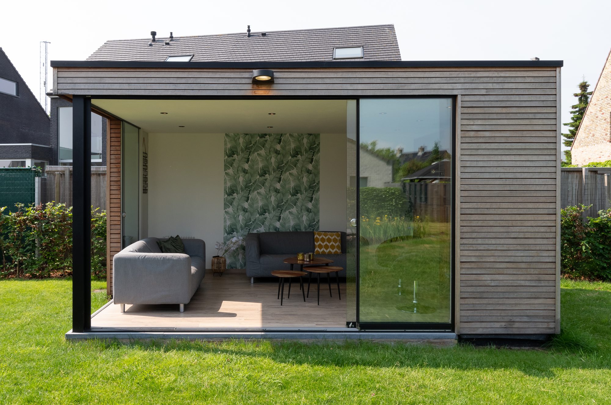 Poolhouse in Moabi met Sunflex Schuiframen