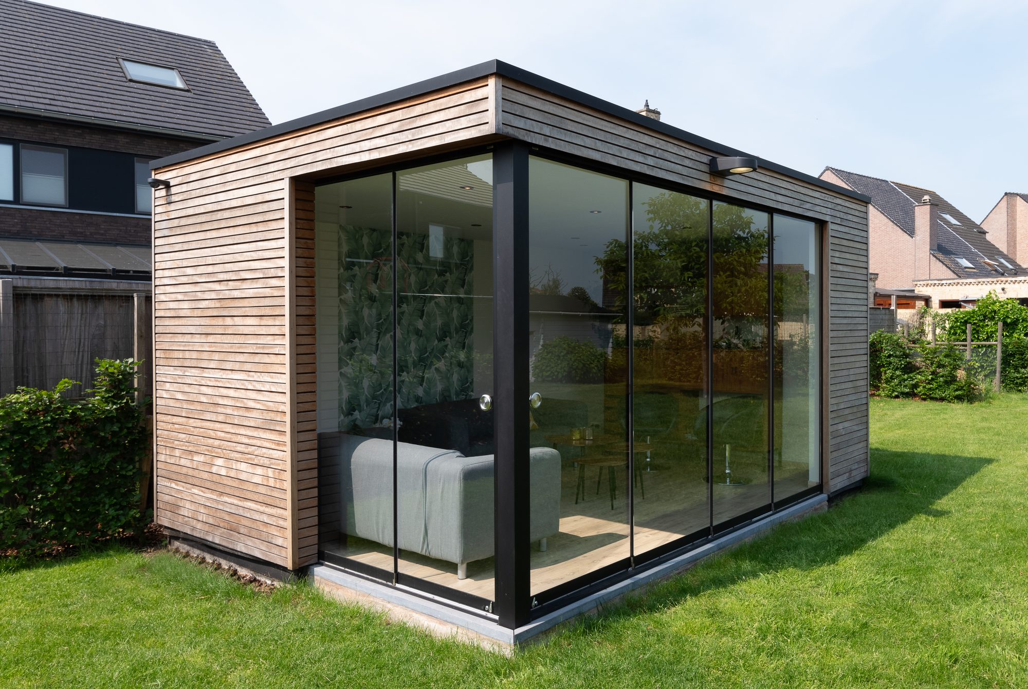 Houten tuinkamer met schuifwanden