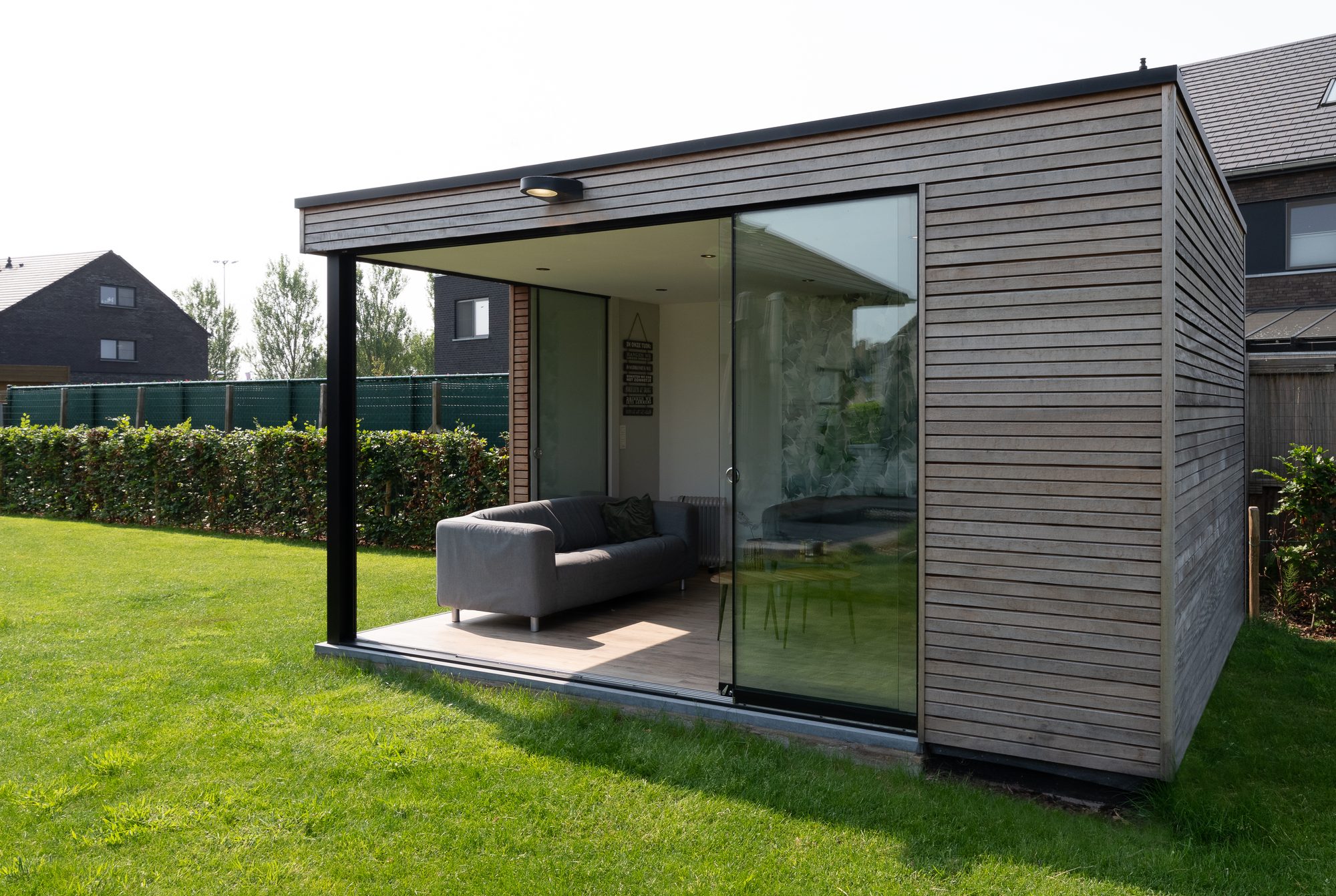 Modern bijgebouw met Schuifraamsysteem
