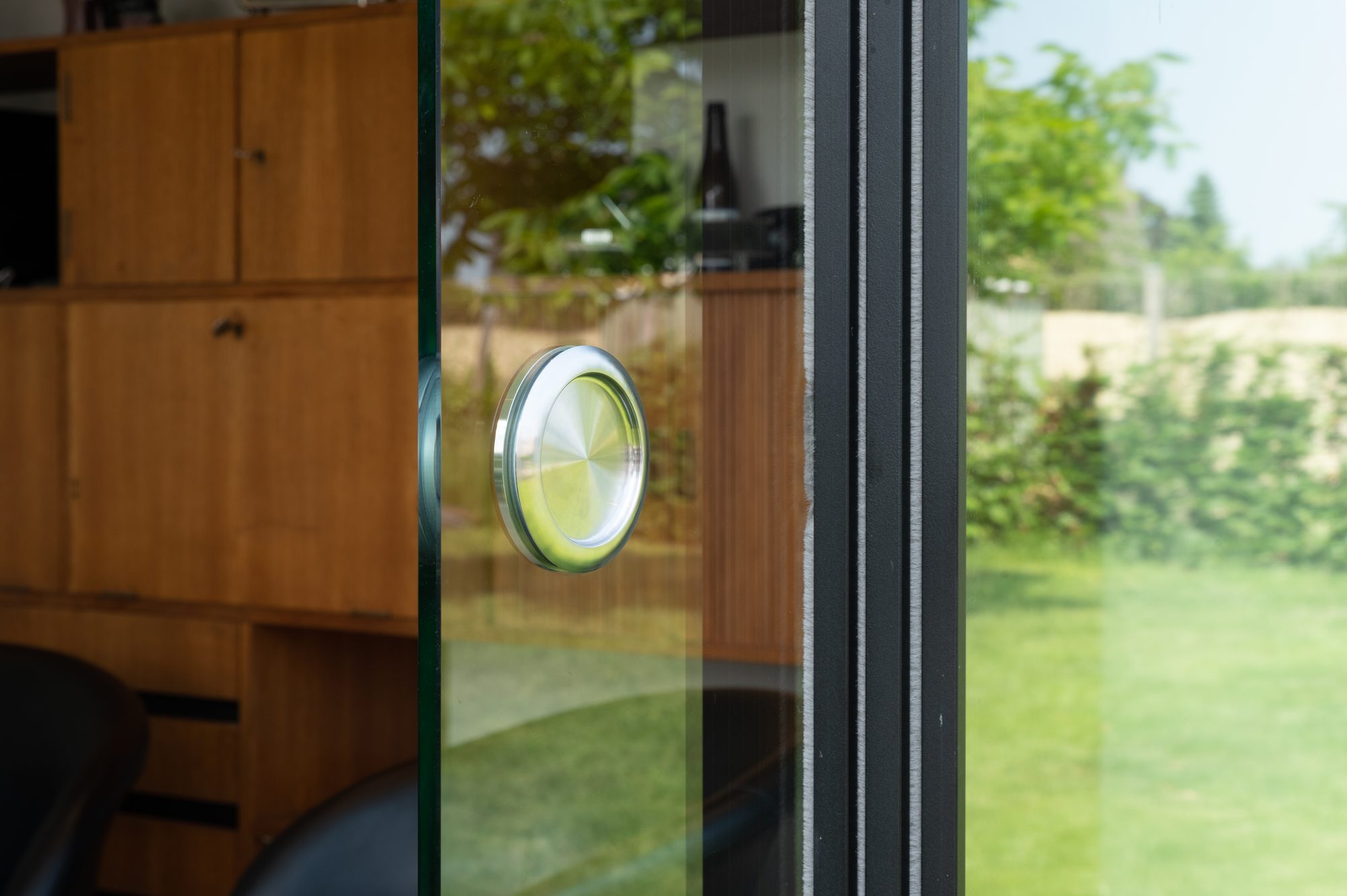 Detail deurknop Sunflex Schuifwanden in Poolhouse