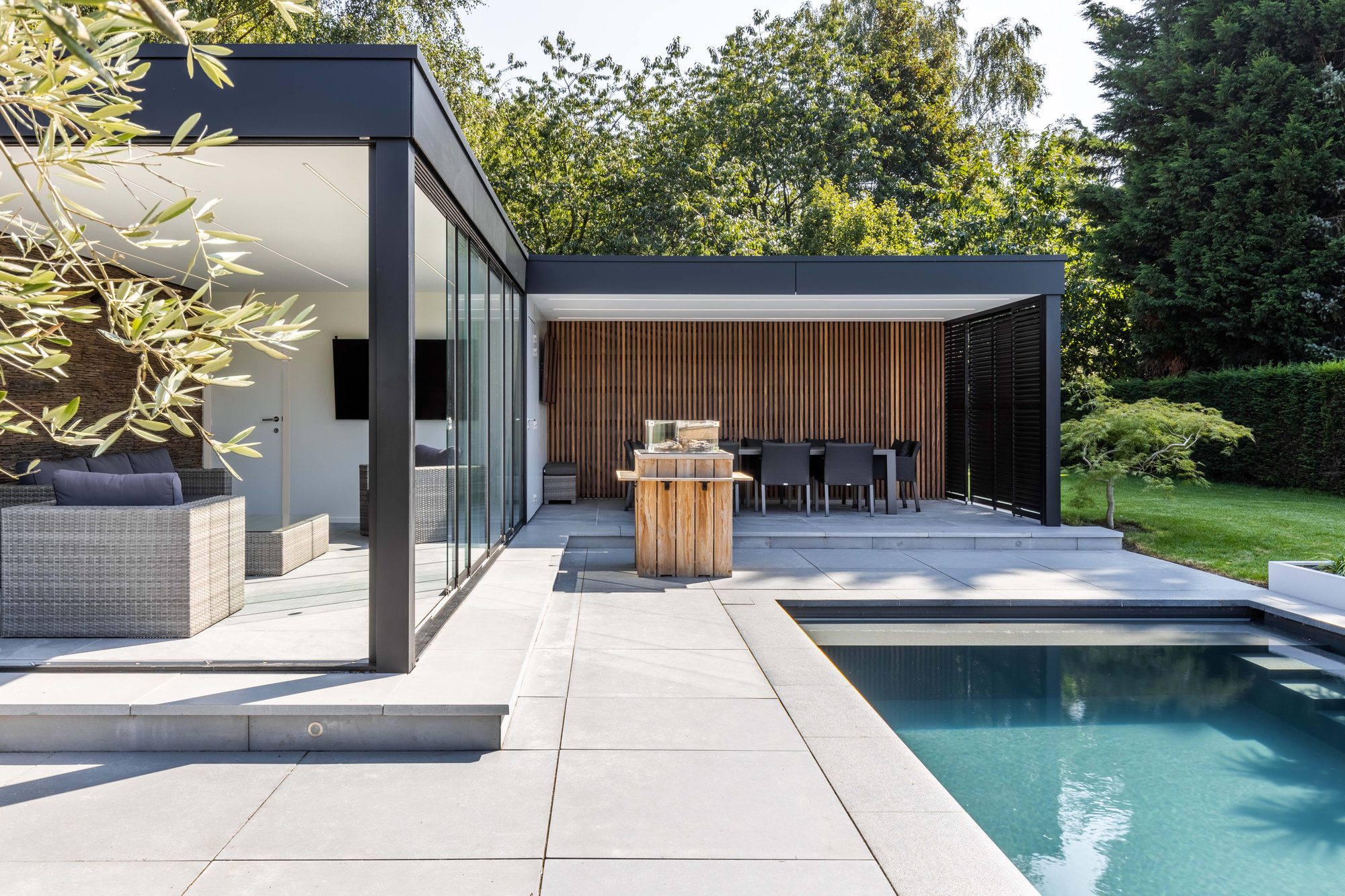 Abri de Piscine Moderne