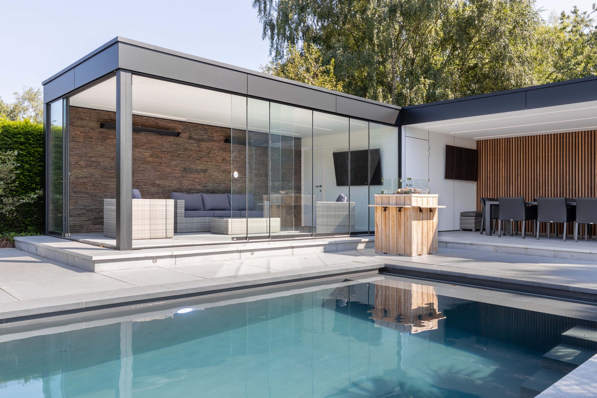 Pool house avec paroi coulissante