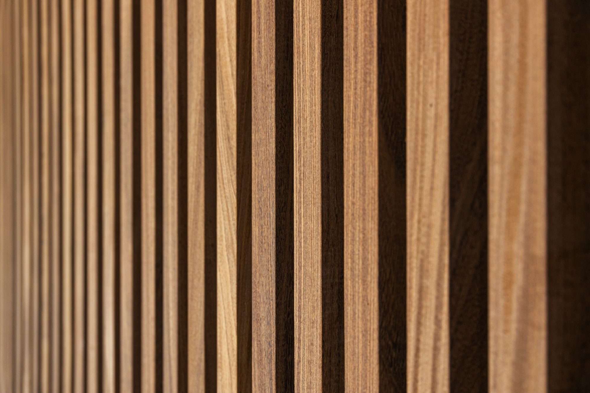 Paroi en Bois Afrormosia Pool House