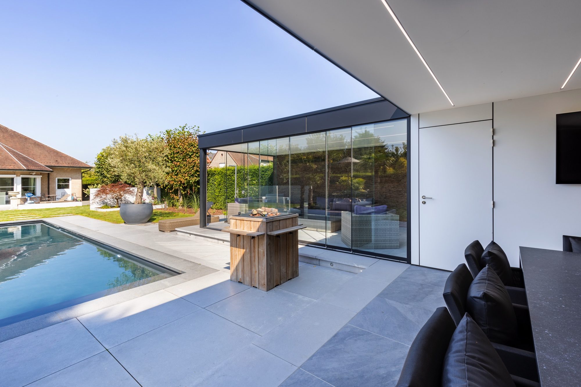 Abri de Piscine de Luxe