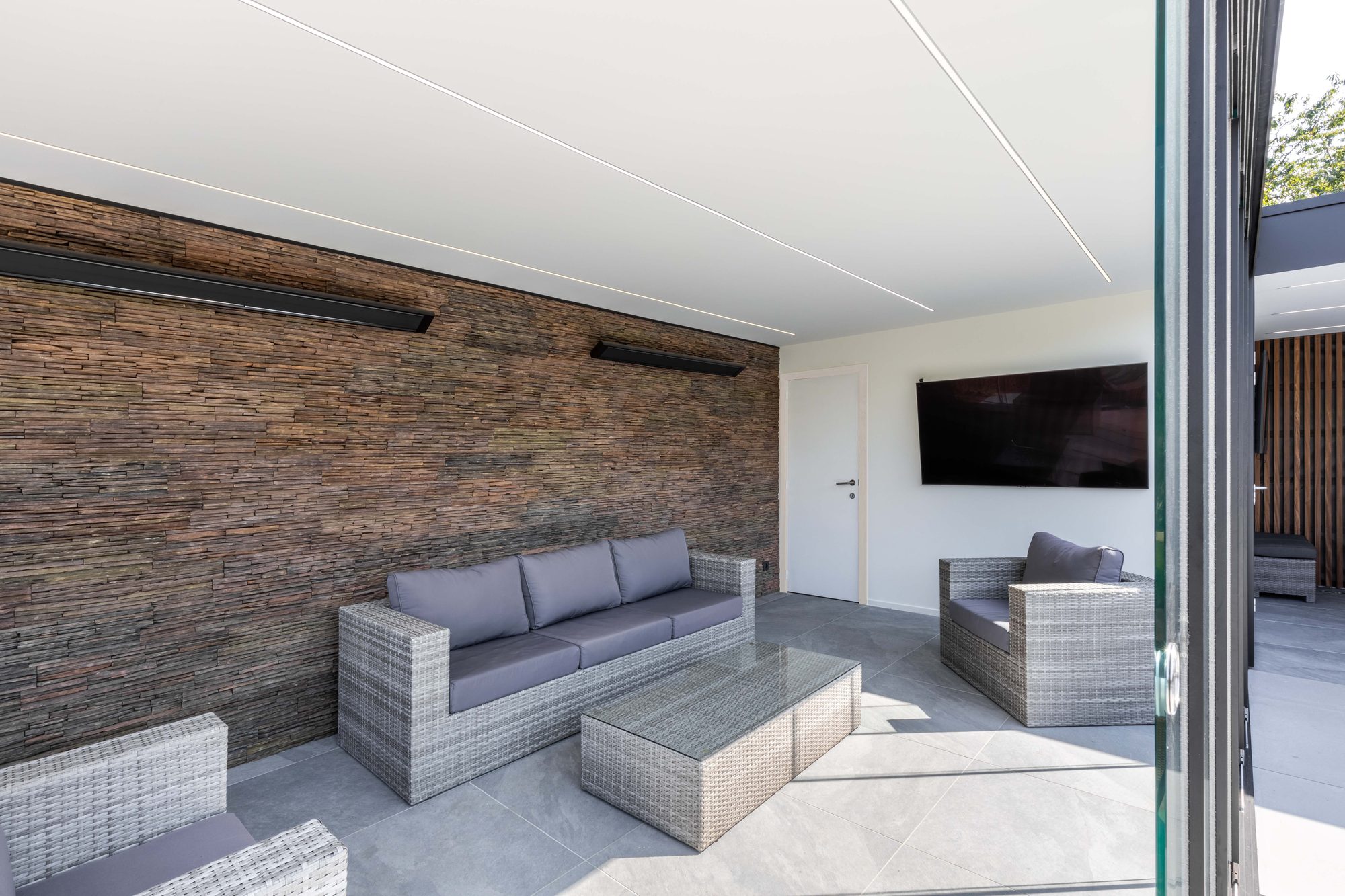 Salon Lounge Pool House