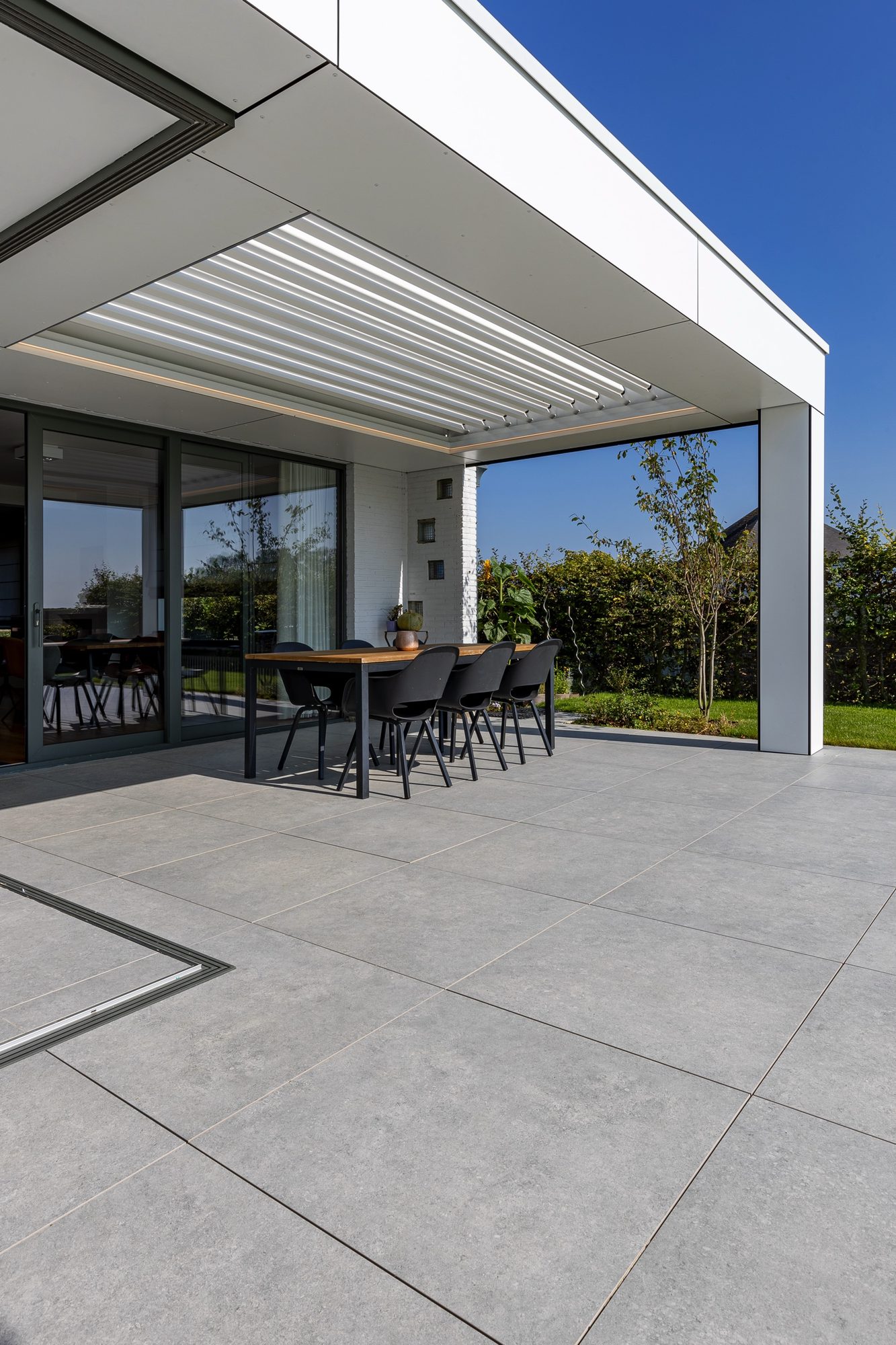 Terrasse Couverte avec Toit à Lamelles Renson Aero