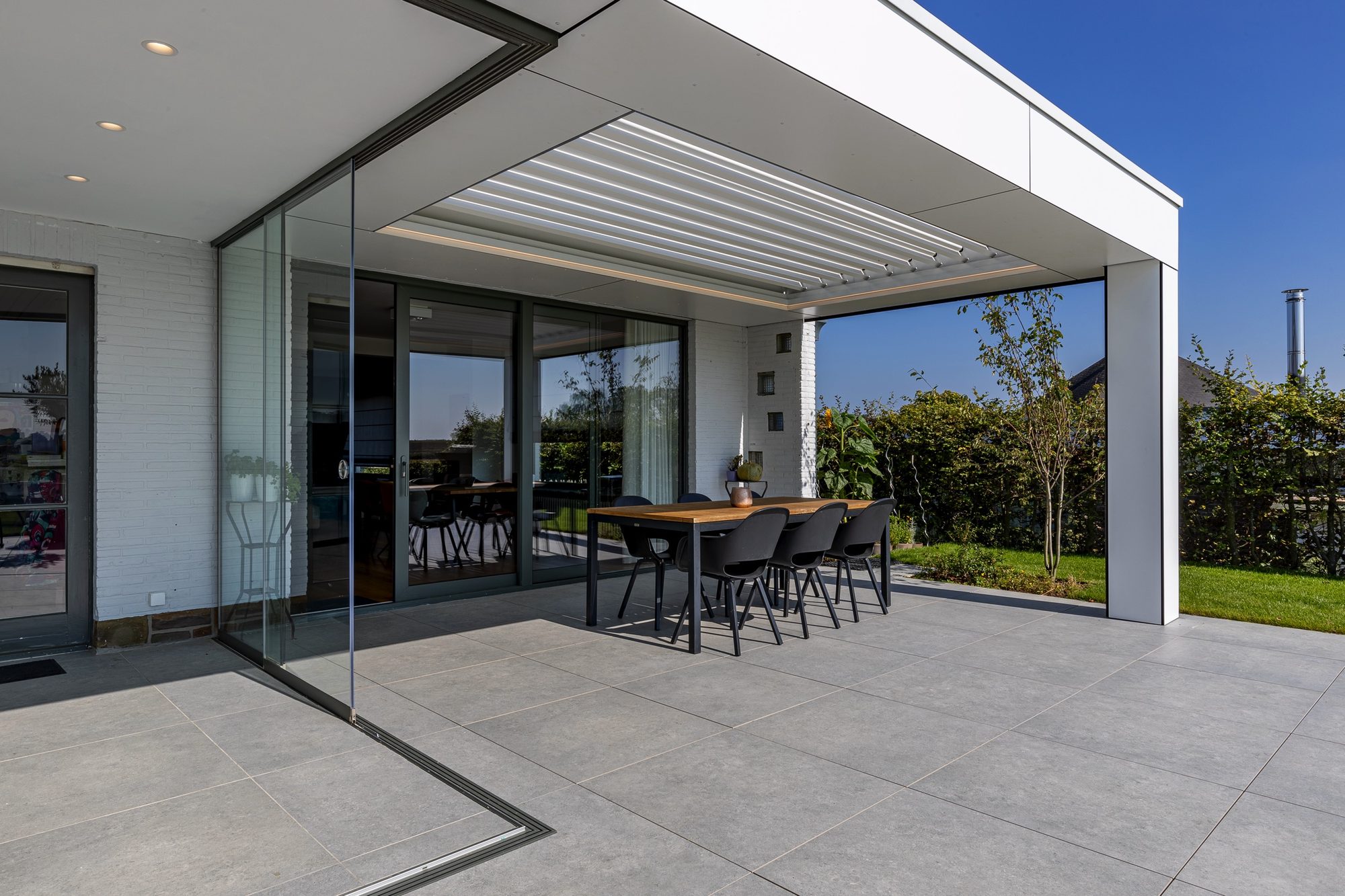 Terrasse Couverte avec Toit à Lamelles Renson Aero