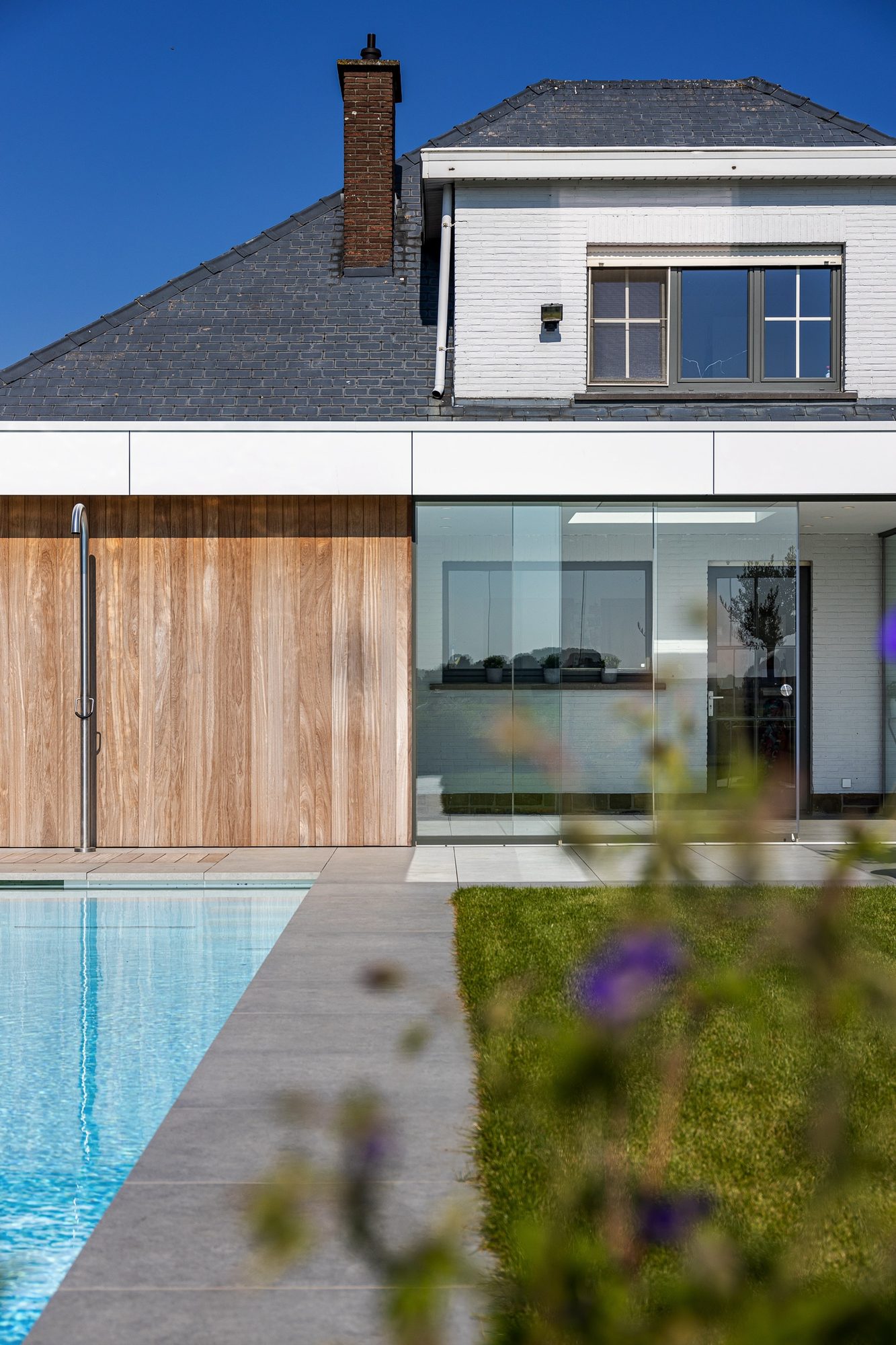Pool house attaché à la maison