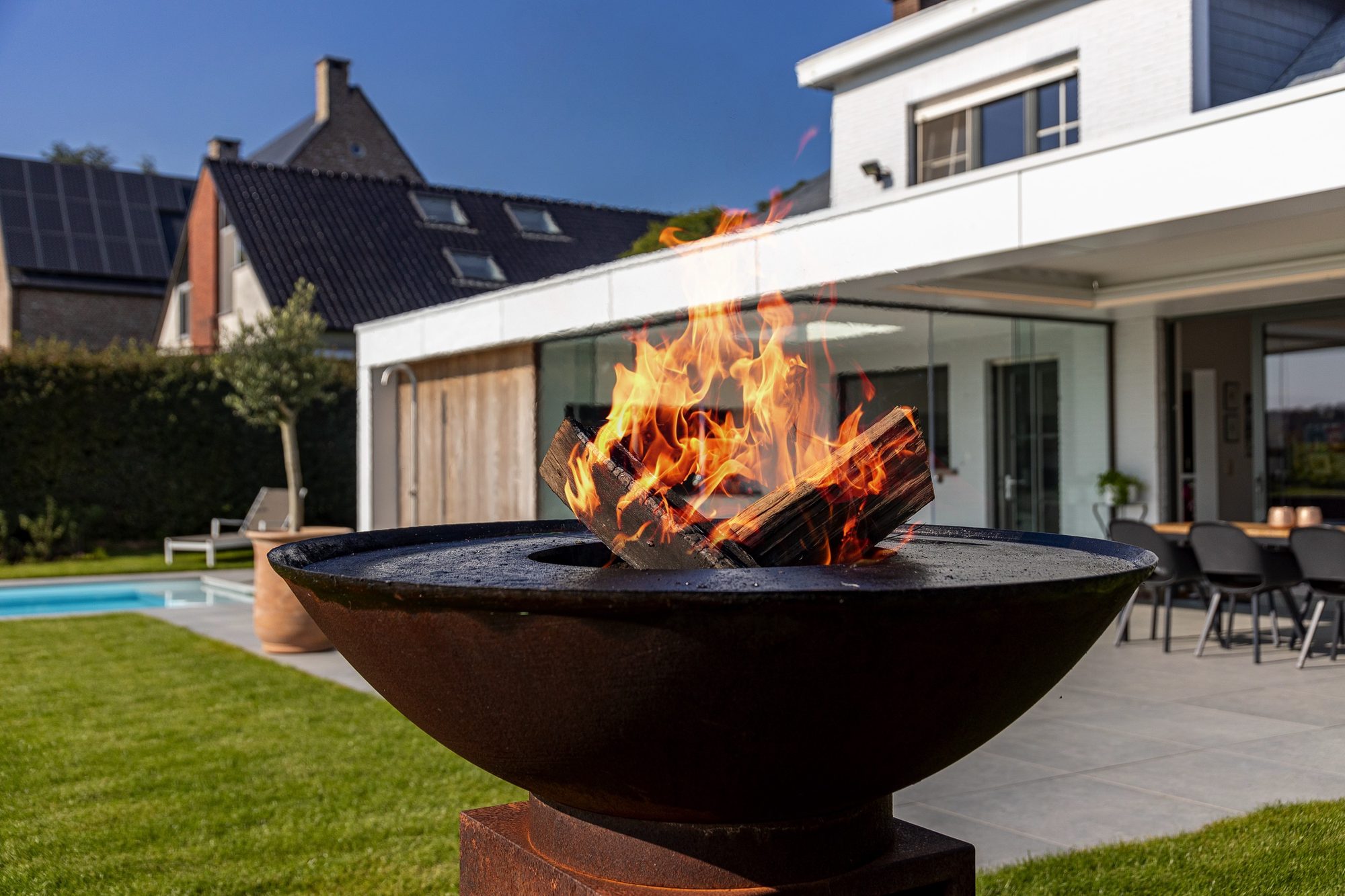 Photo d'ambiance Barbecue ou Brasero Feu Pool house