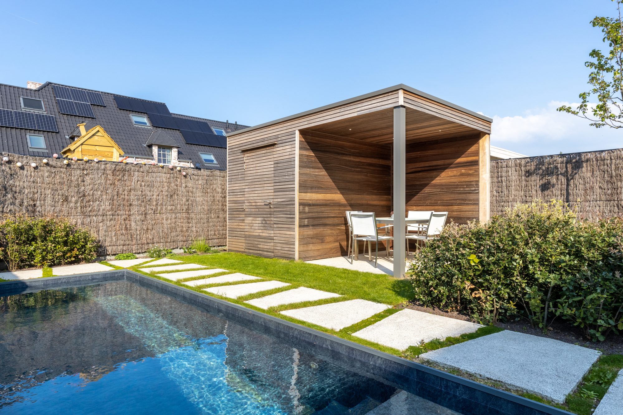 Petit Pool House en Padouk