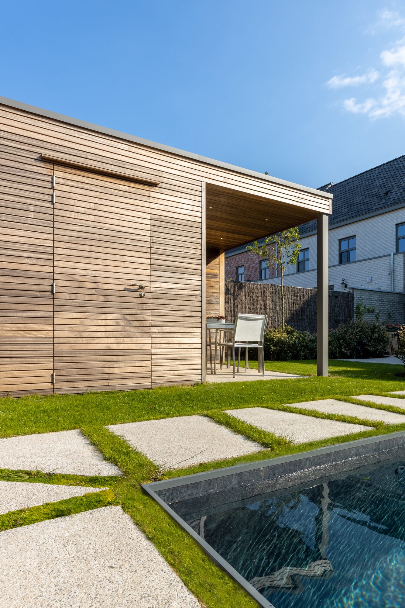 Abri de jardin avec abri de stockage