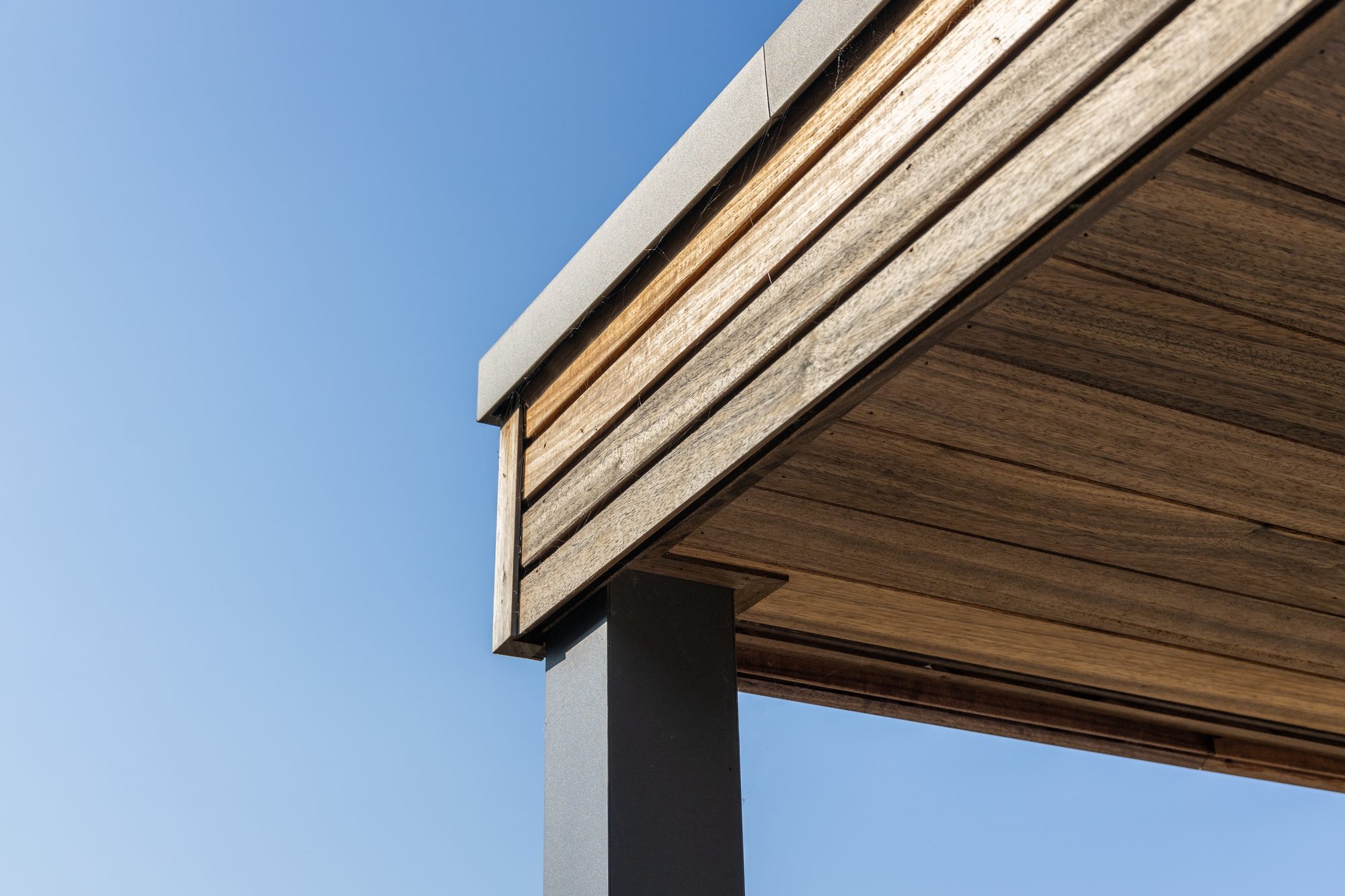 Detail du profil de toiture abri de jardin Cube