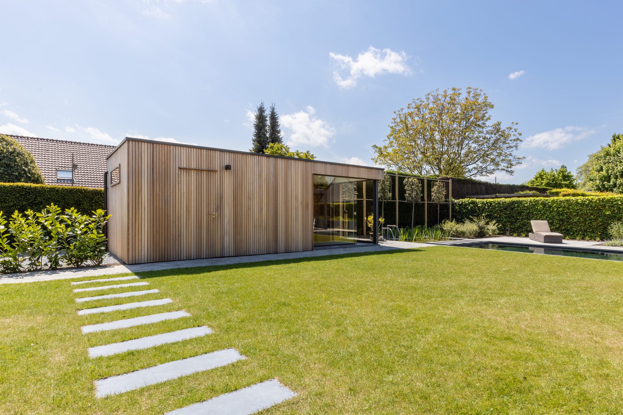 Pool house épuré