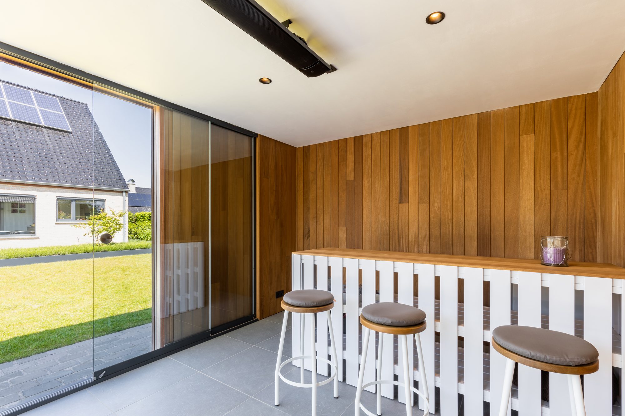 chambre de jardin avec bar et heatstrip