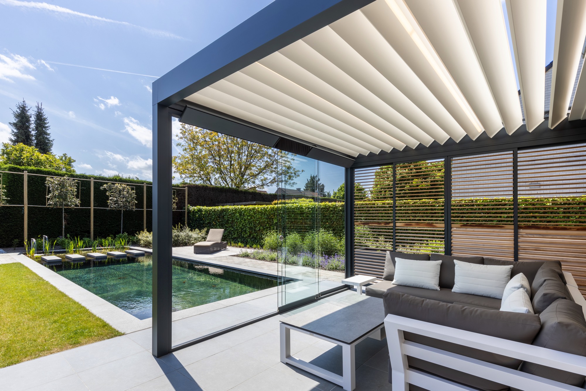 Terrasoverkapping Renson met lamellen en sunflex