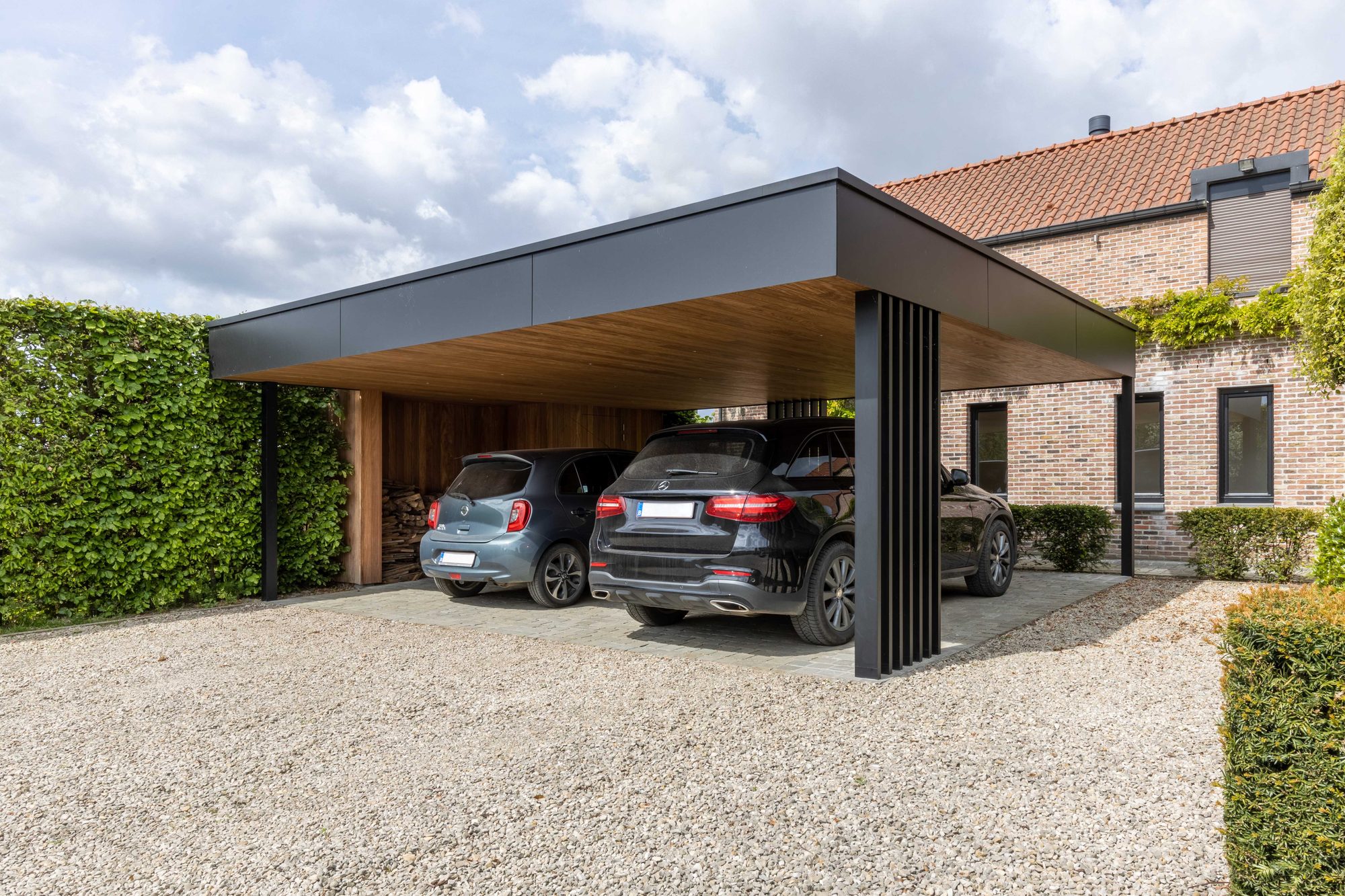 Strakke carport met volkern en hout