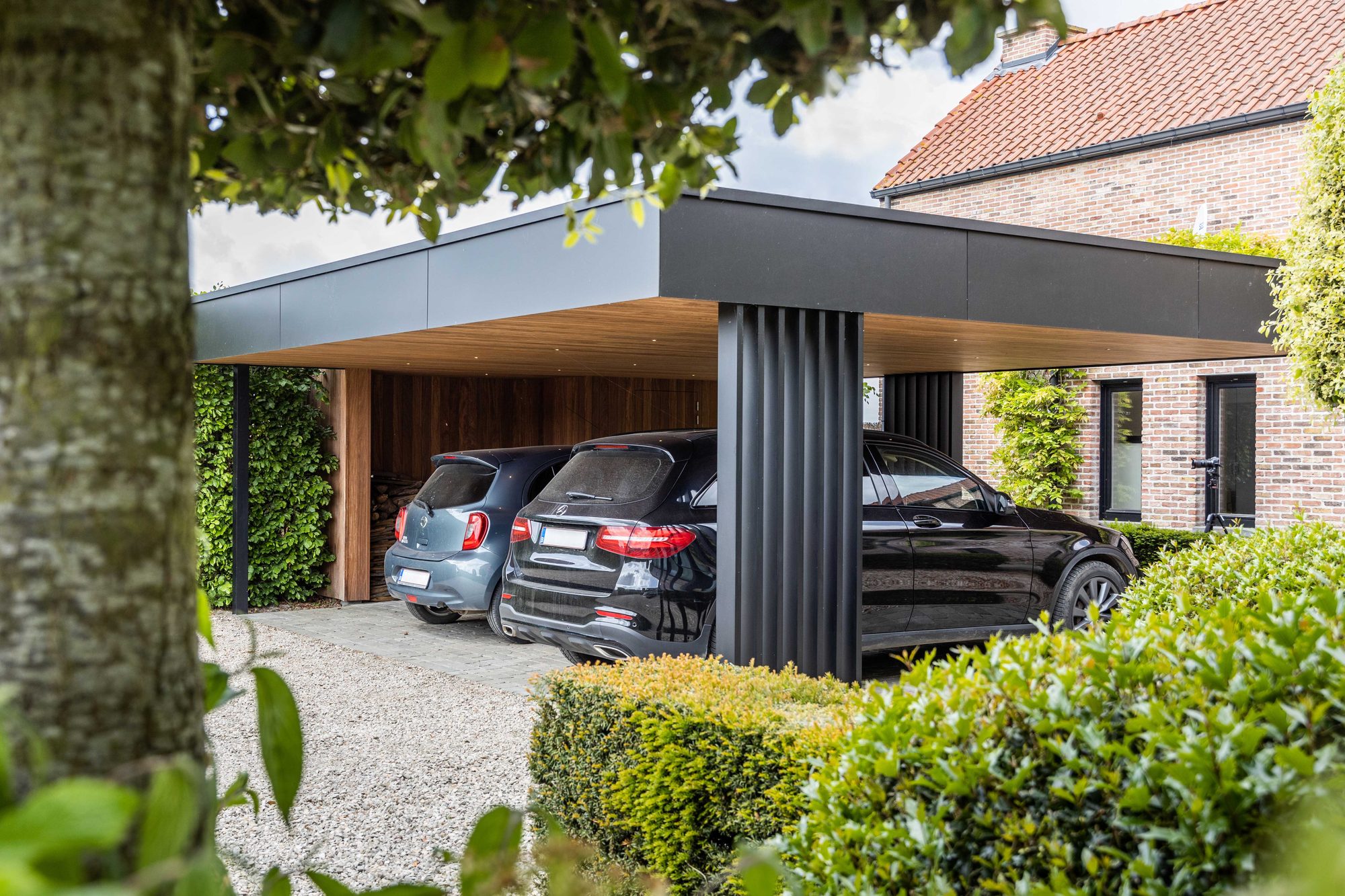 Carport modern met hout en trespa
