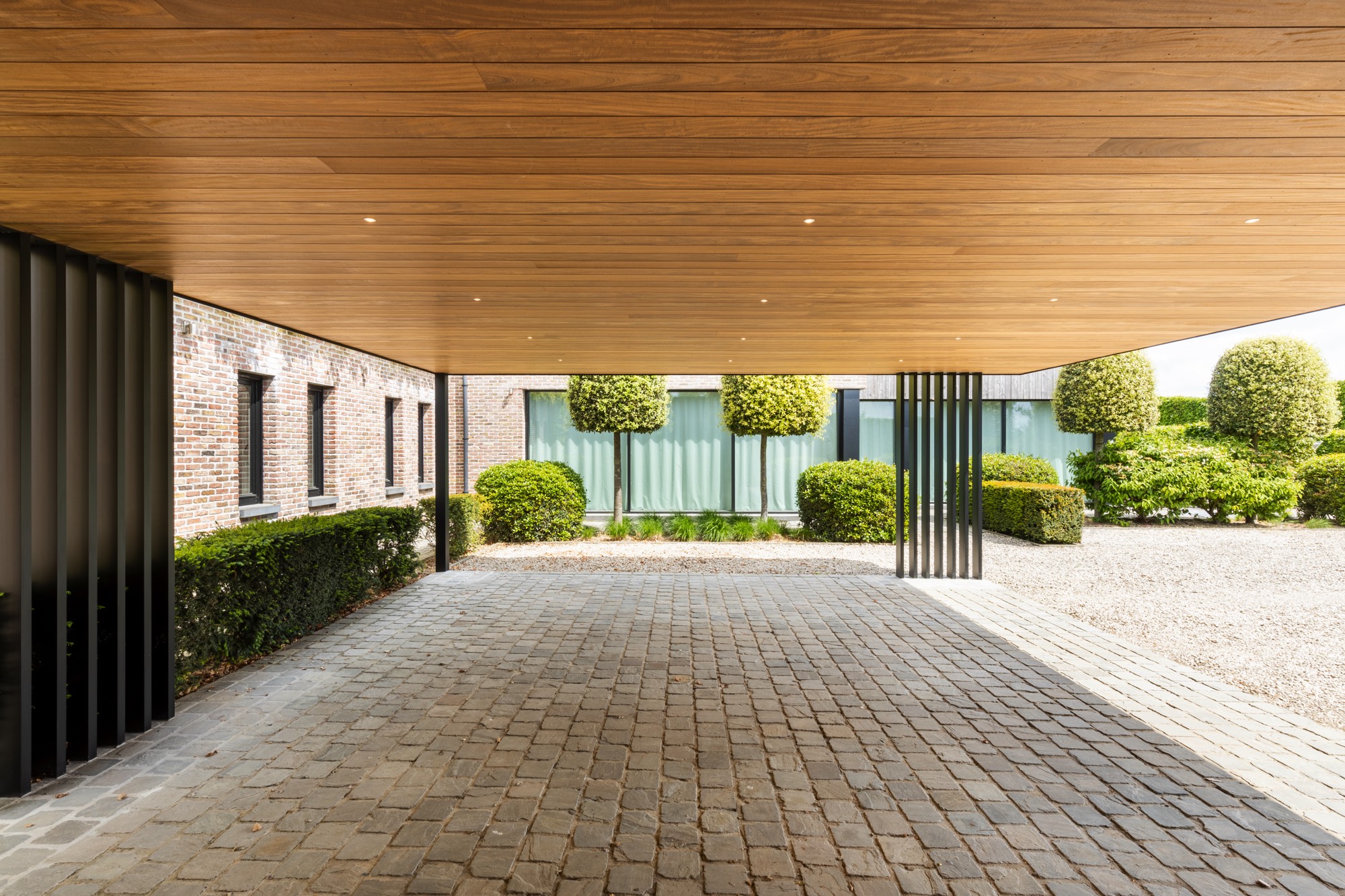 carport met houten plafond