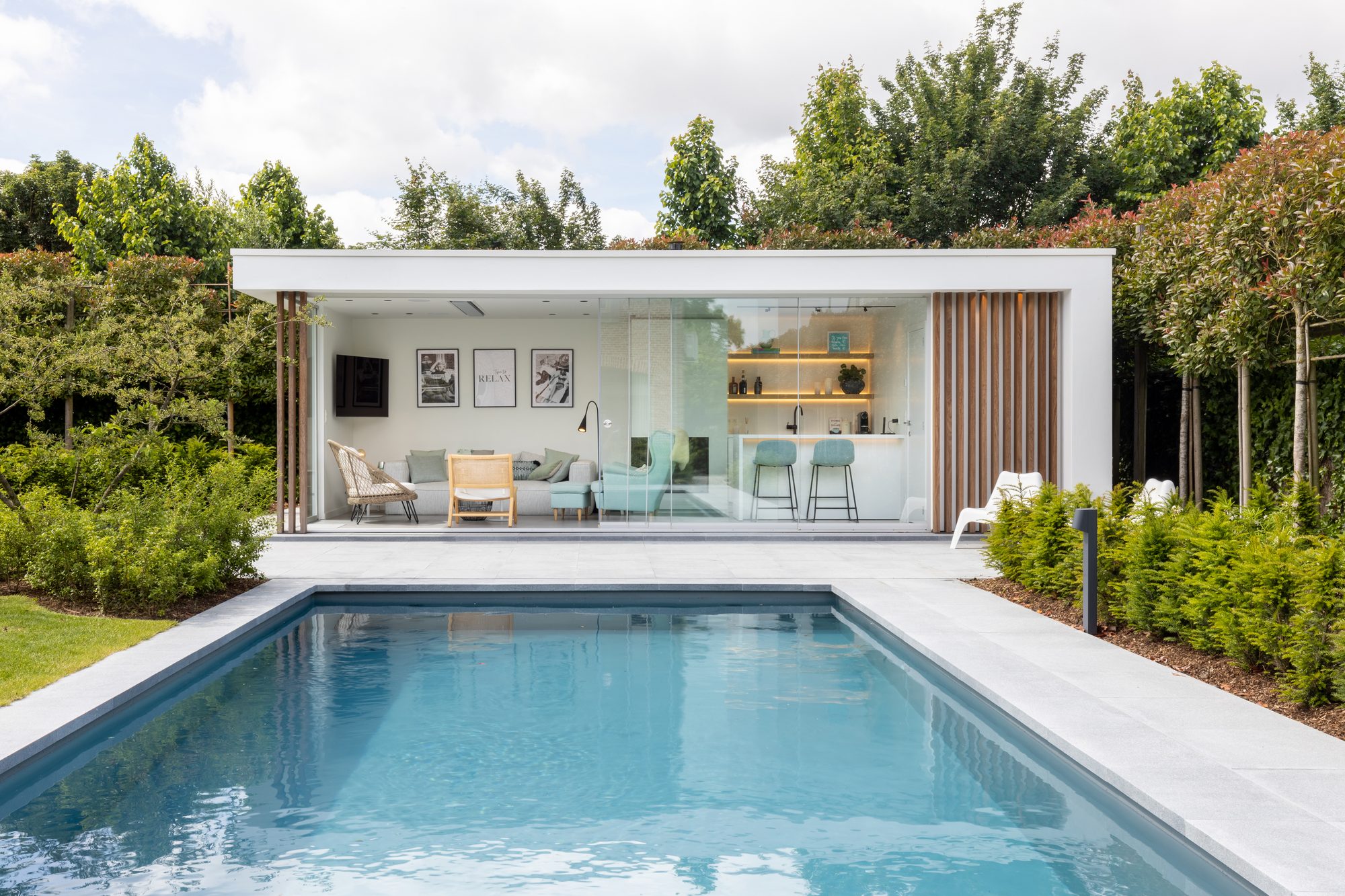 Poolhouse met Aquapanel en Afrormosia