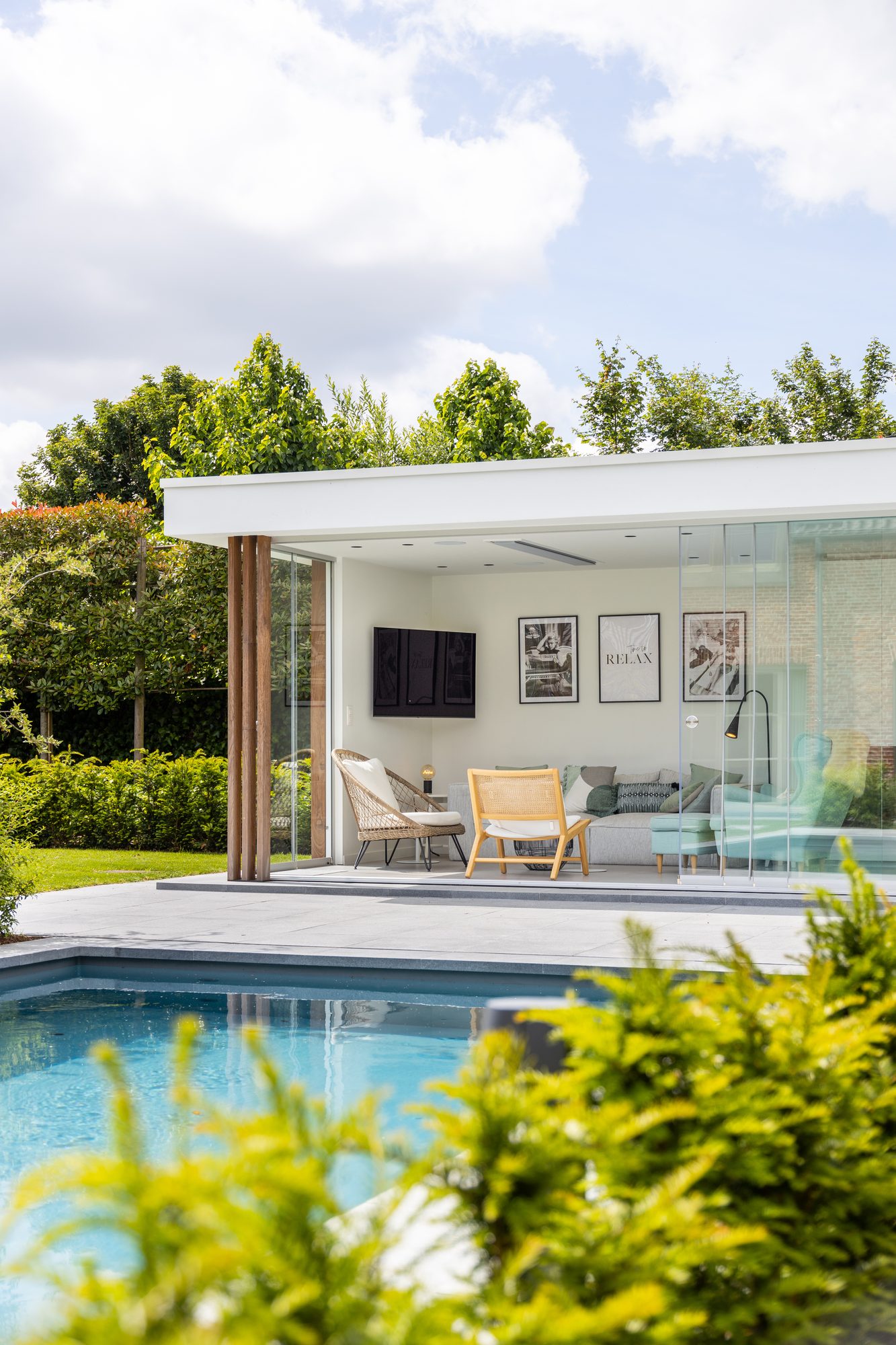 Moderne Witte Poolhouse