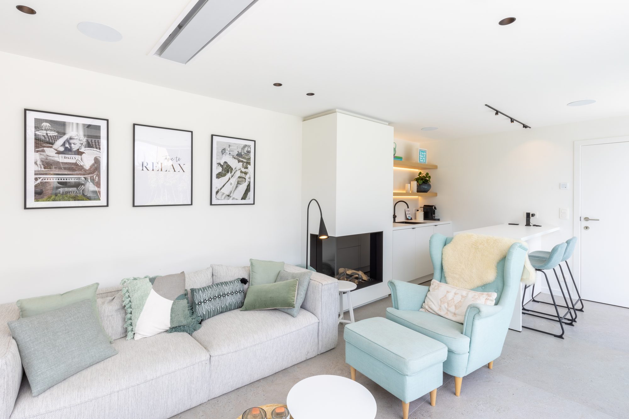 Lounge Poolhouse met heatstrips en haard