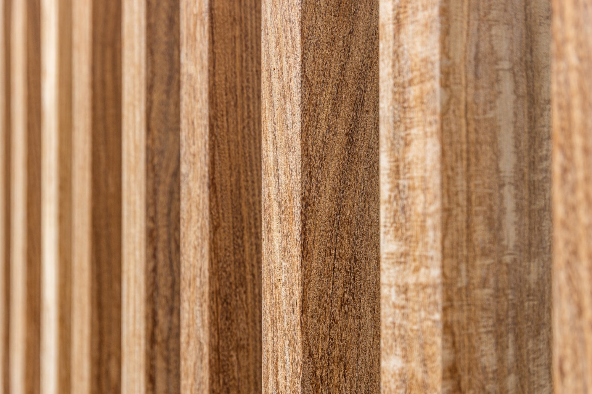 Detail Afrormosia palen