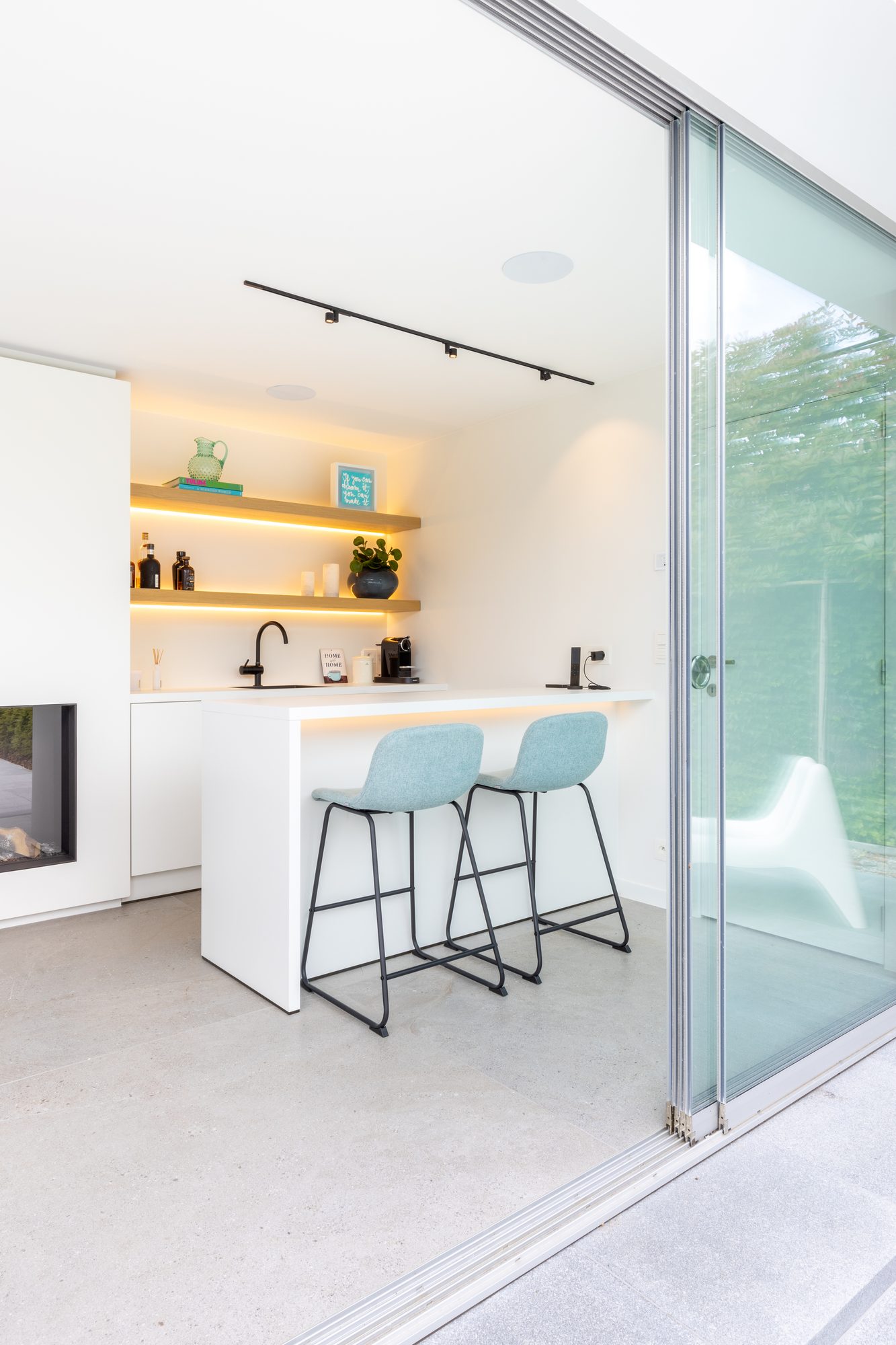 Binnenbar in Moderne Poolhouse