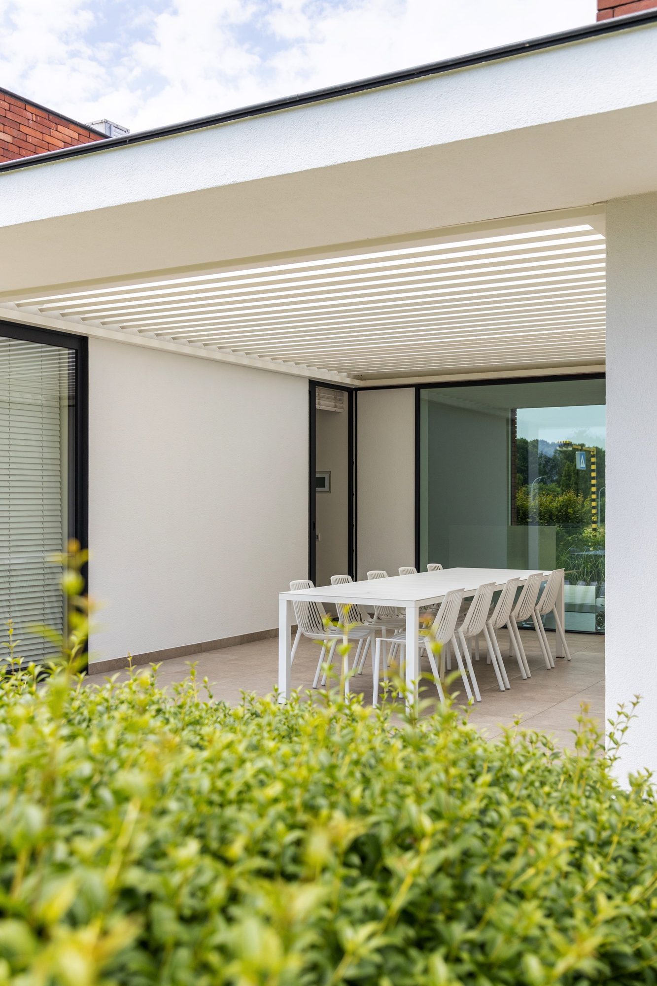 Pergola bioclimatique moderne