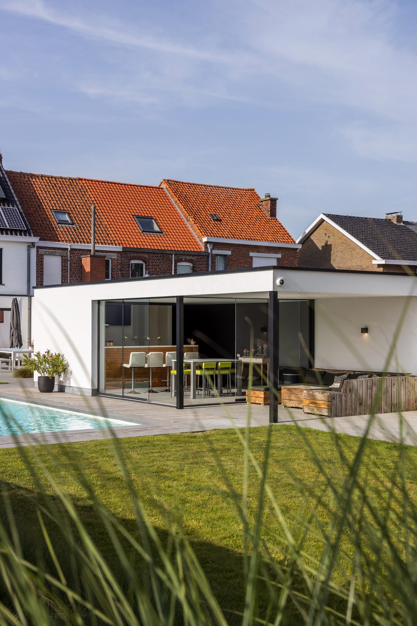 Annexe blanche moderne