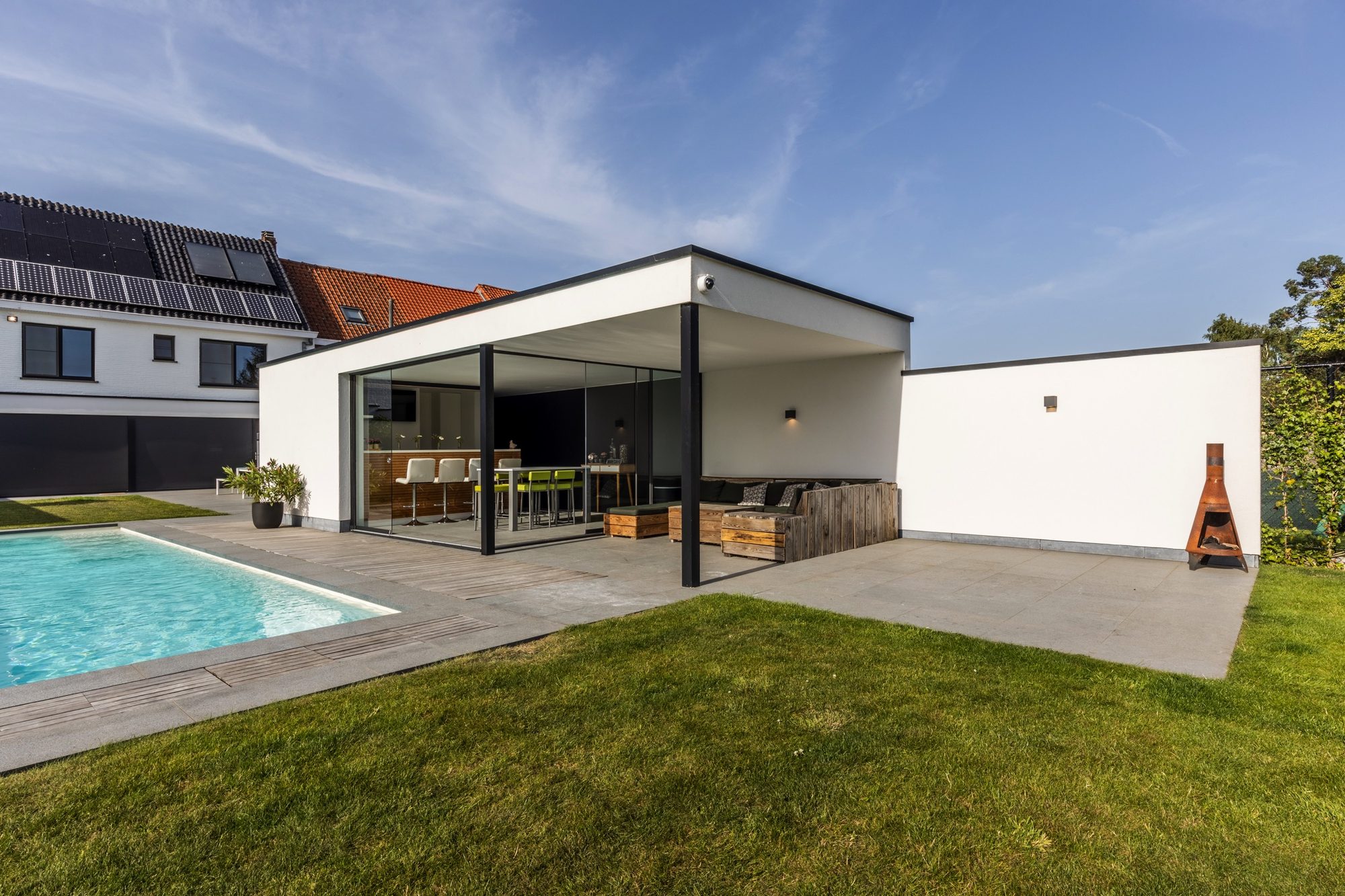 Pool house blanc moderne