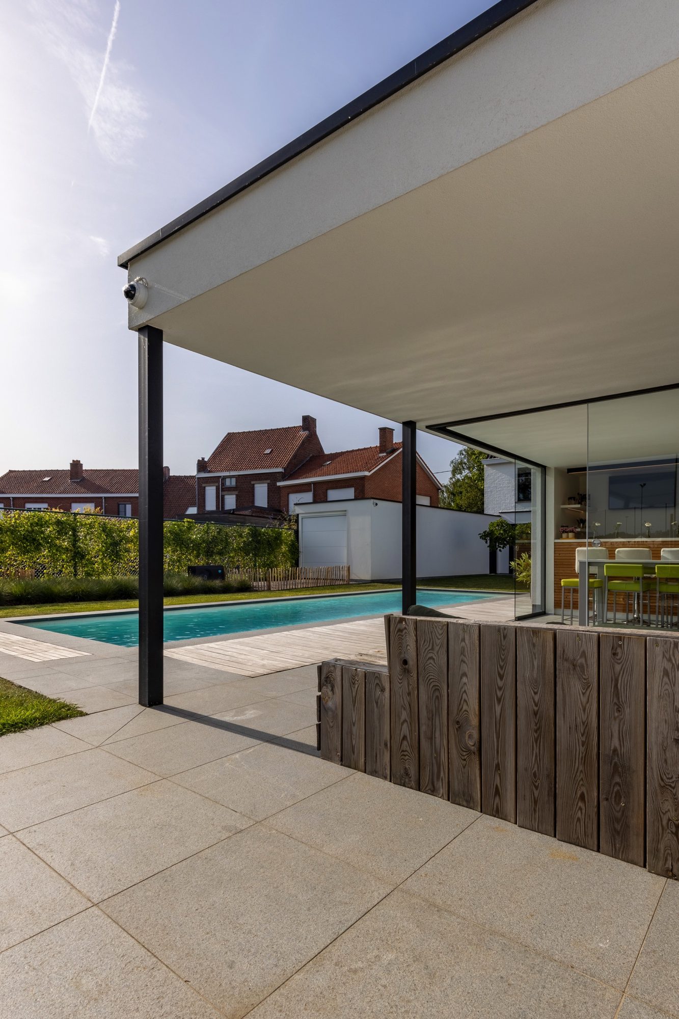 Abri de piscine avec auvent