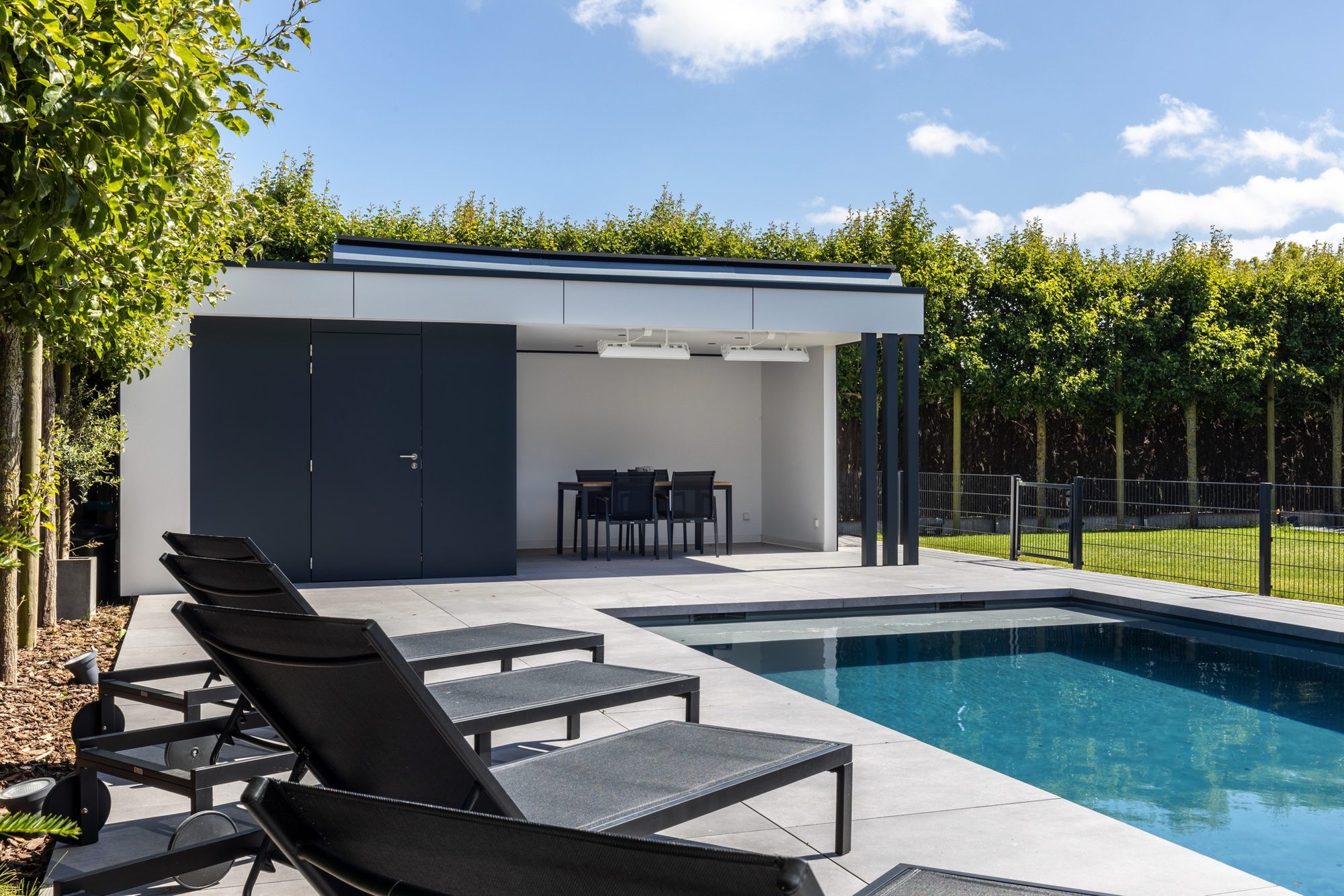 Poolhouse met berging