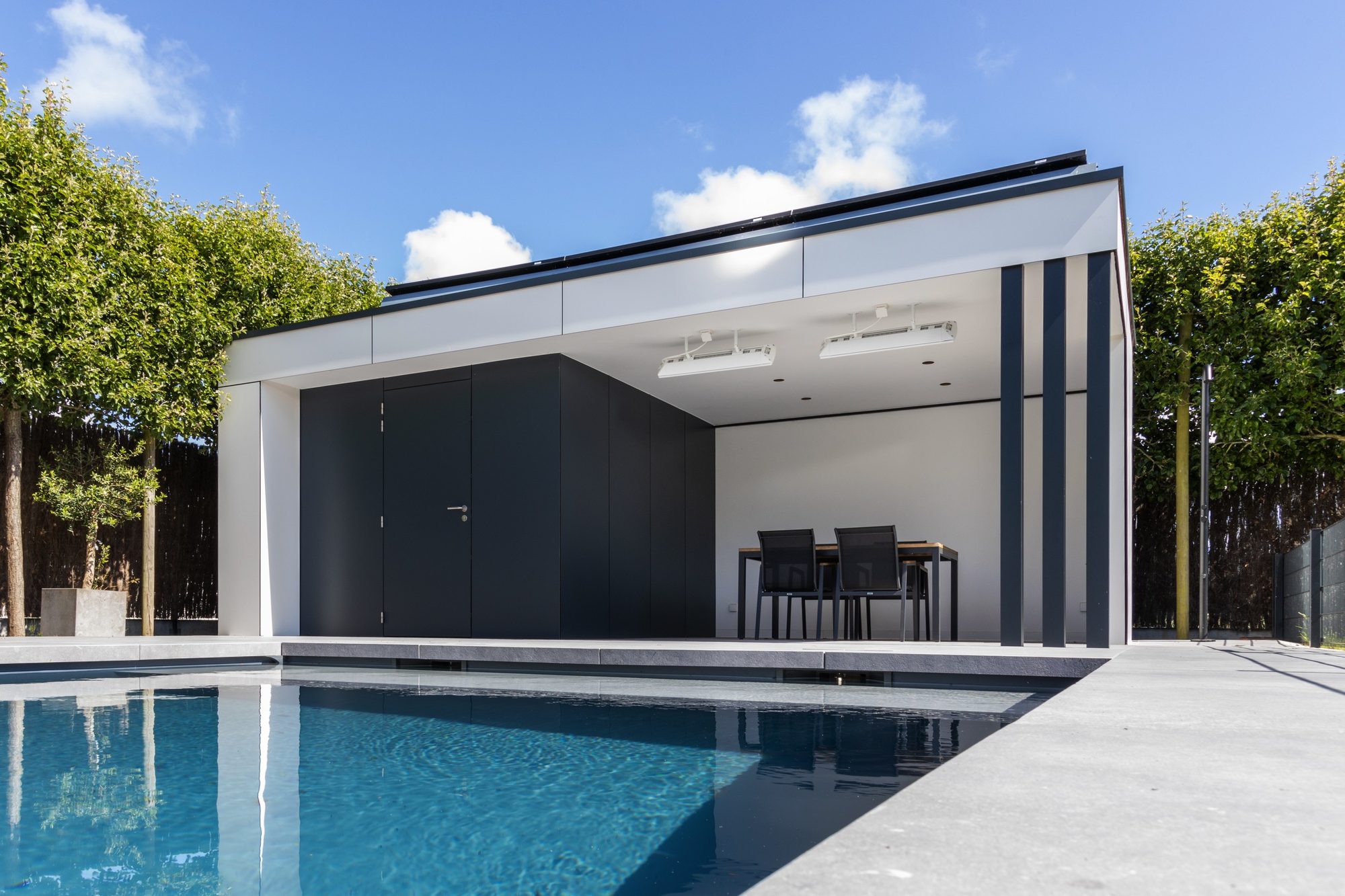Poolhouse met oversteek en berging